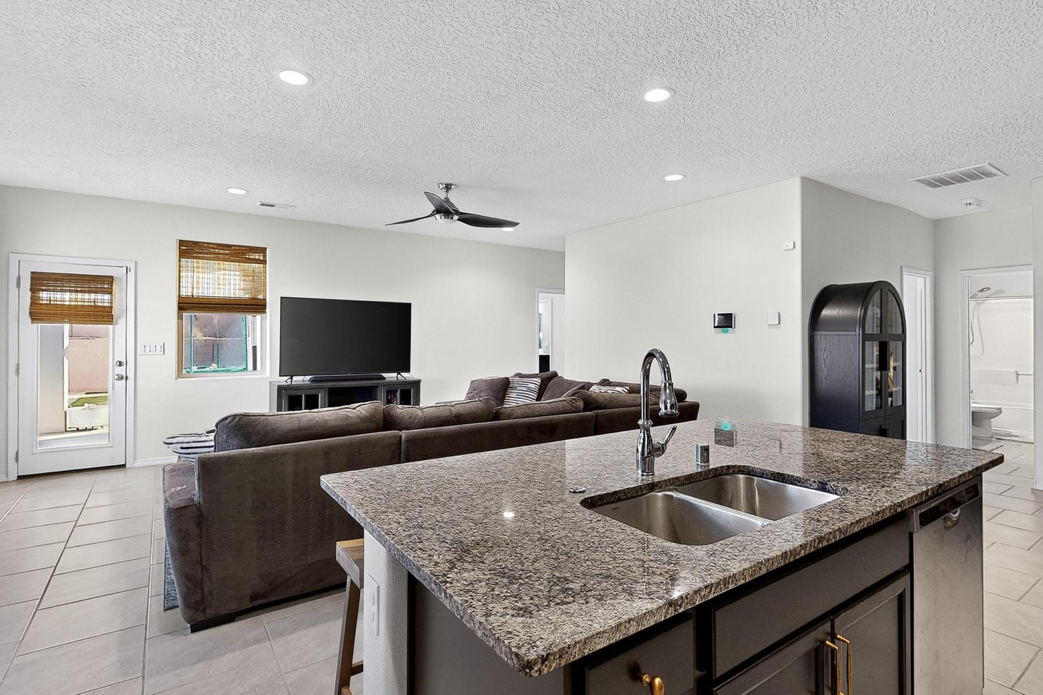 2000 Hubbard Street SE Living Room