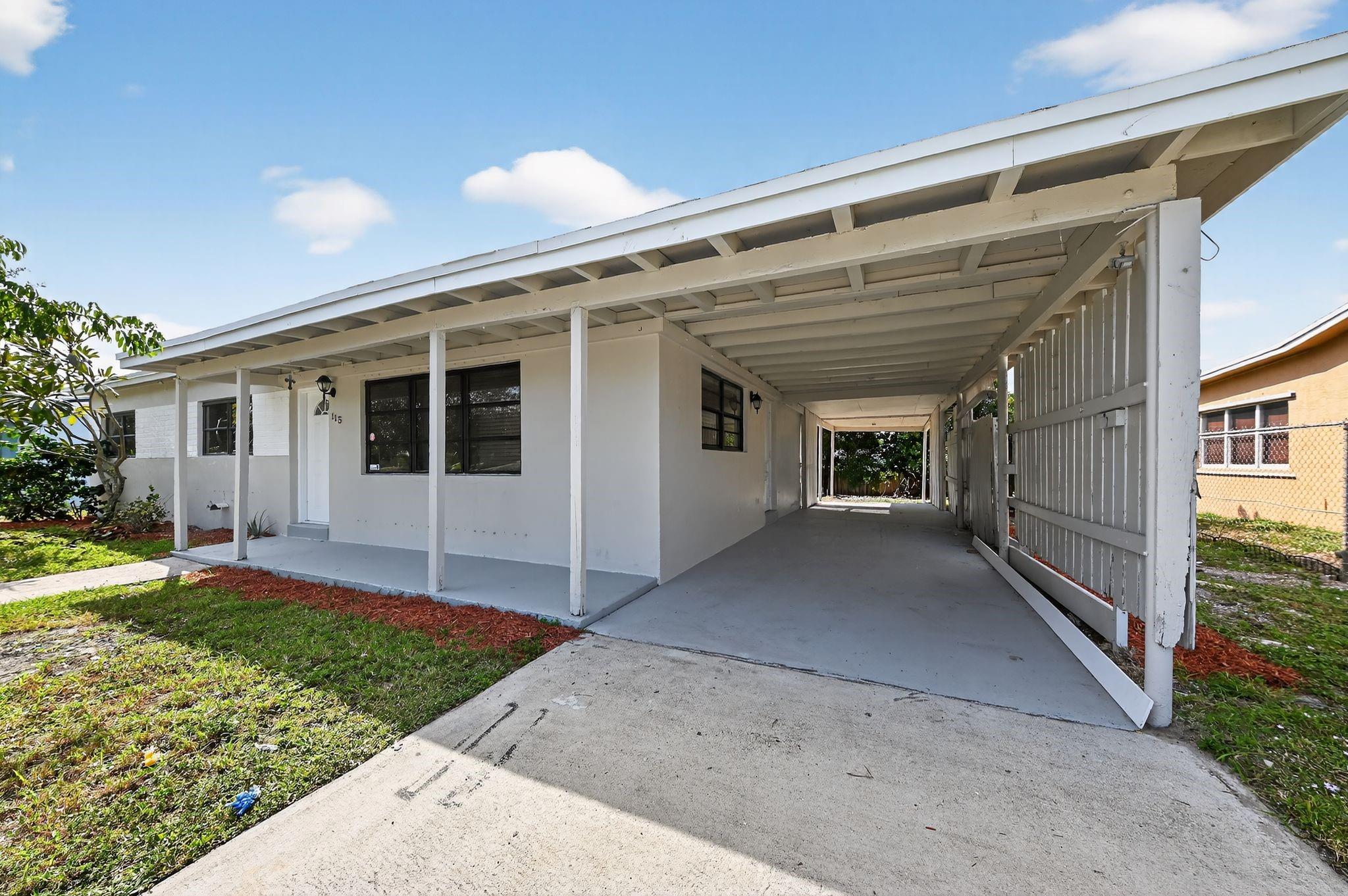 Homes for sale in Lantana, FL | 115 N 11th St, Lantana, FL 33462 | MLS# F10536145