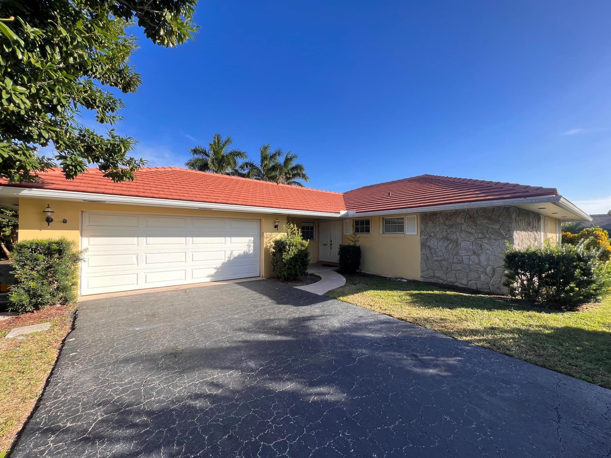 216 Gleneagles Drive, Atlantis, Florida 33462