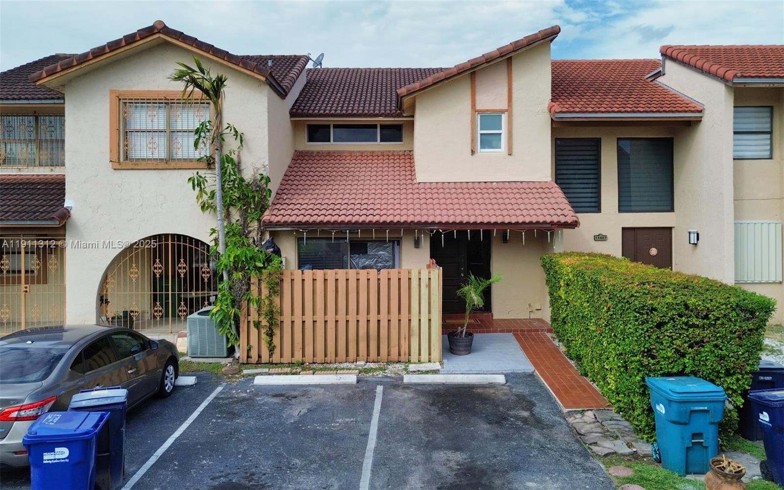 Tamiami Lakes Townhouses
