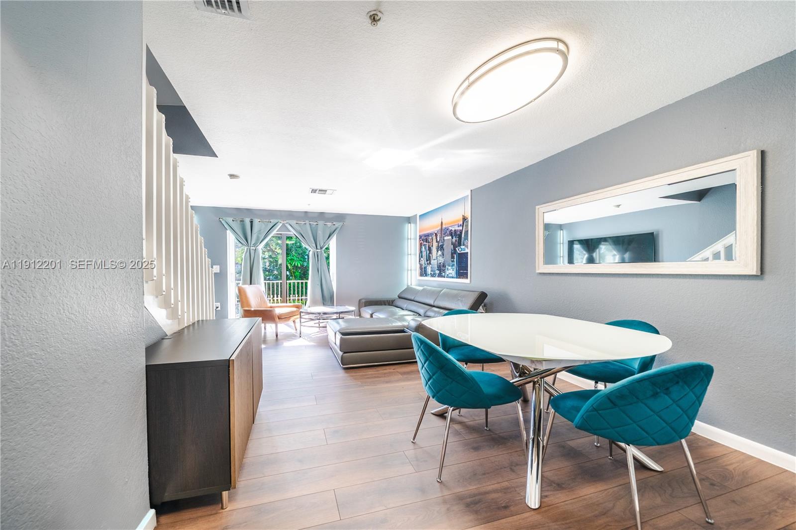 Aqua Vista Townhomes Cond