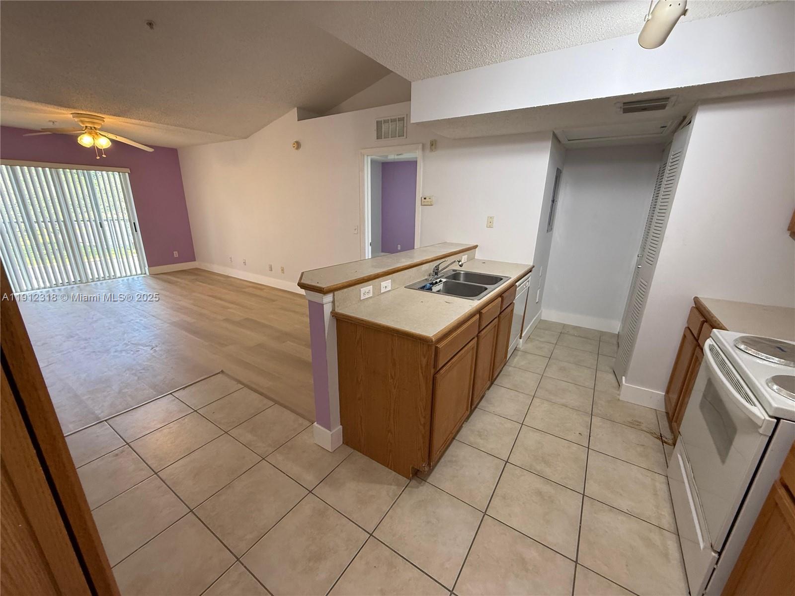 Nob Hill Landings Condomi