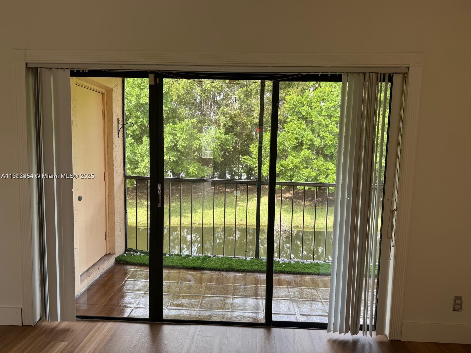 Racquet Club Apts At Bona