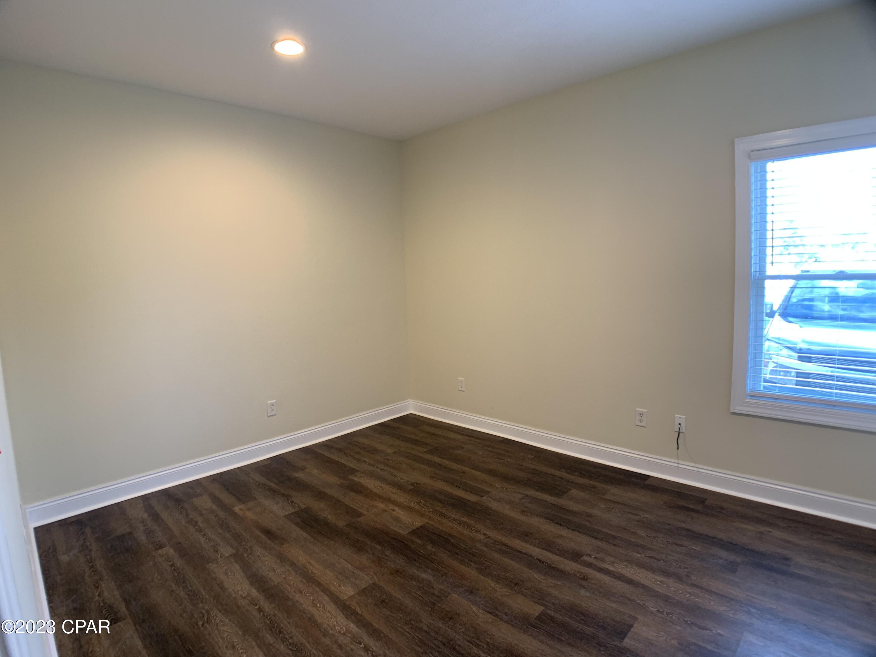 Listing photo id 11 for 212 Bonita Circle A