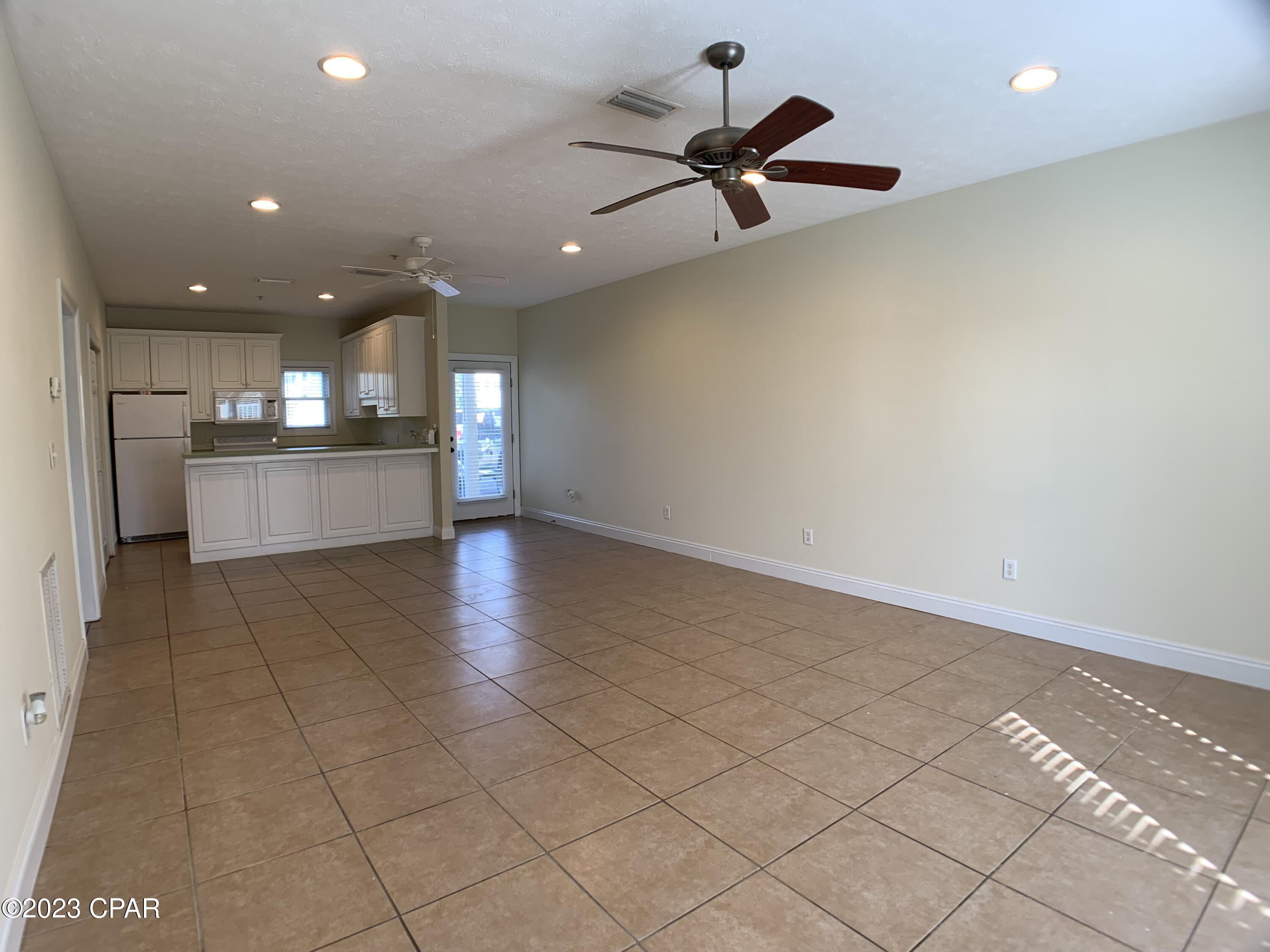 Listing photo id 3 for 212 Bonita Circle A