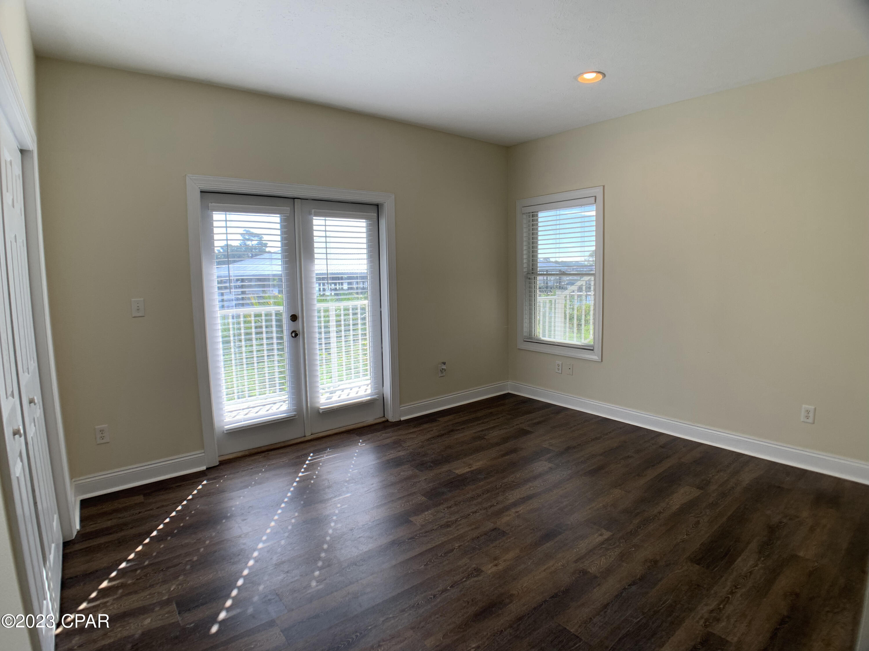 Listing photo id 5 for 212 Bonita Circle A