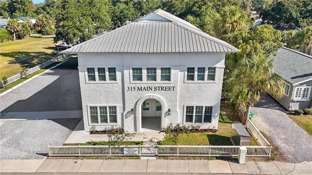 listing main picture