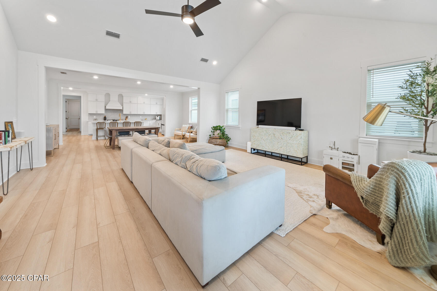 Image 3 For 1917 Rushes Avenue