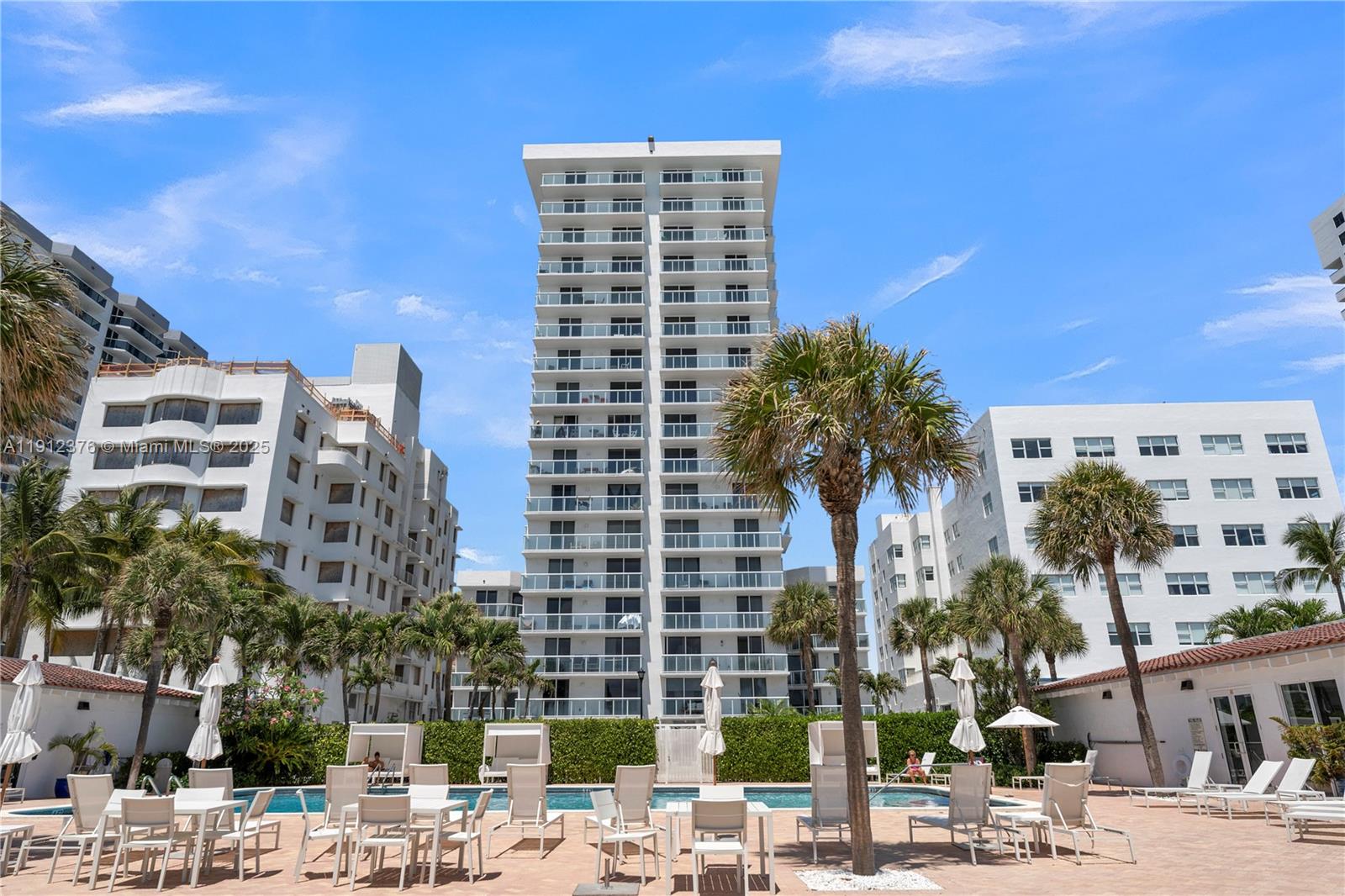 2457 Collins Ave 201