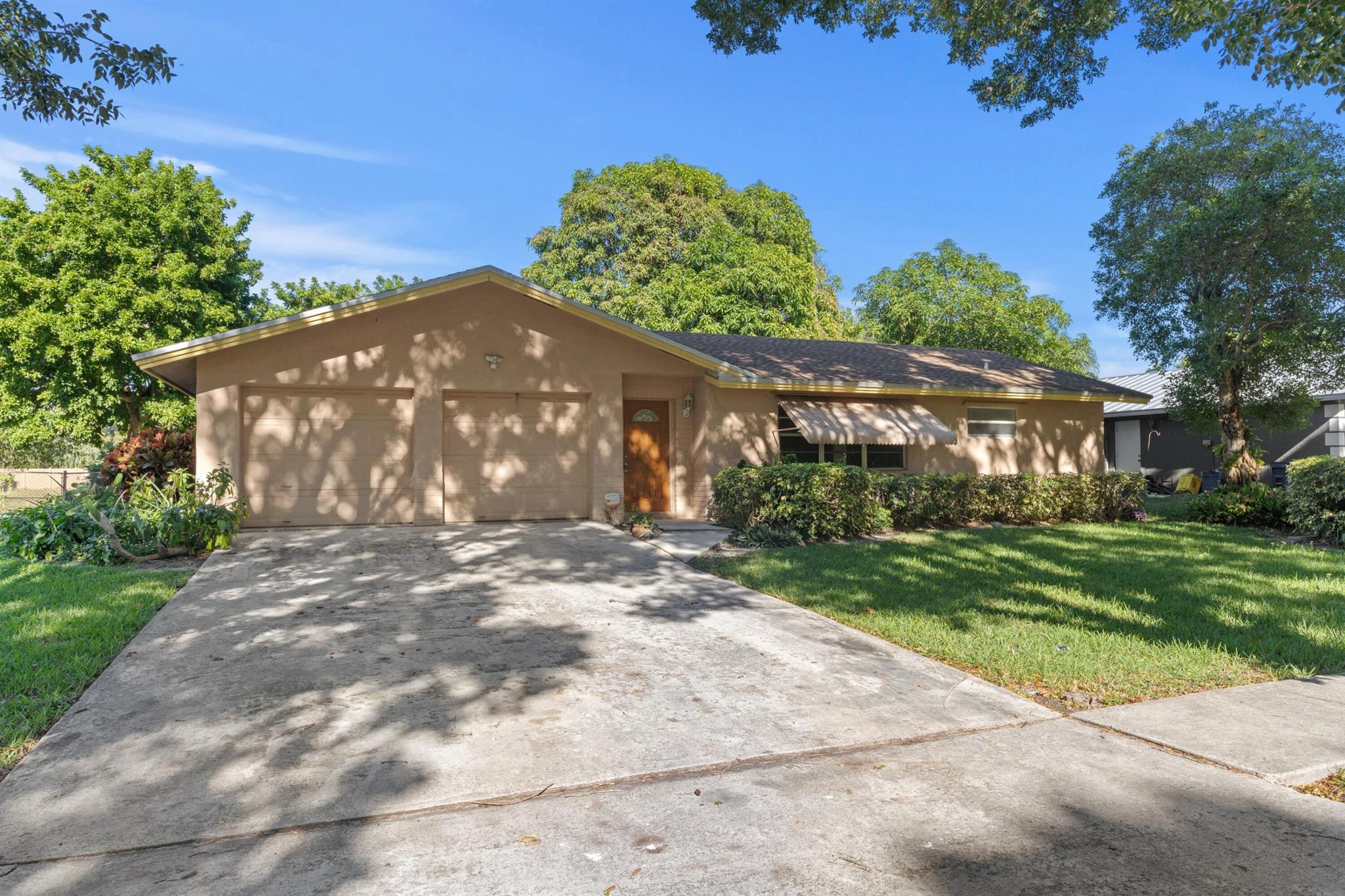 2031 Pinehurst Drive, West Palm Beach, Florida 33407