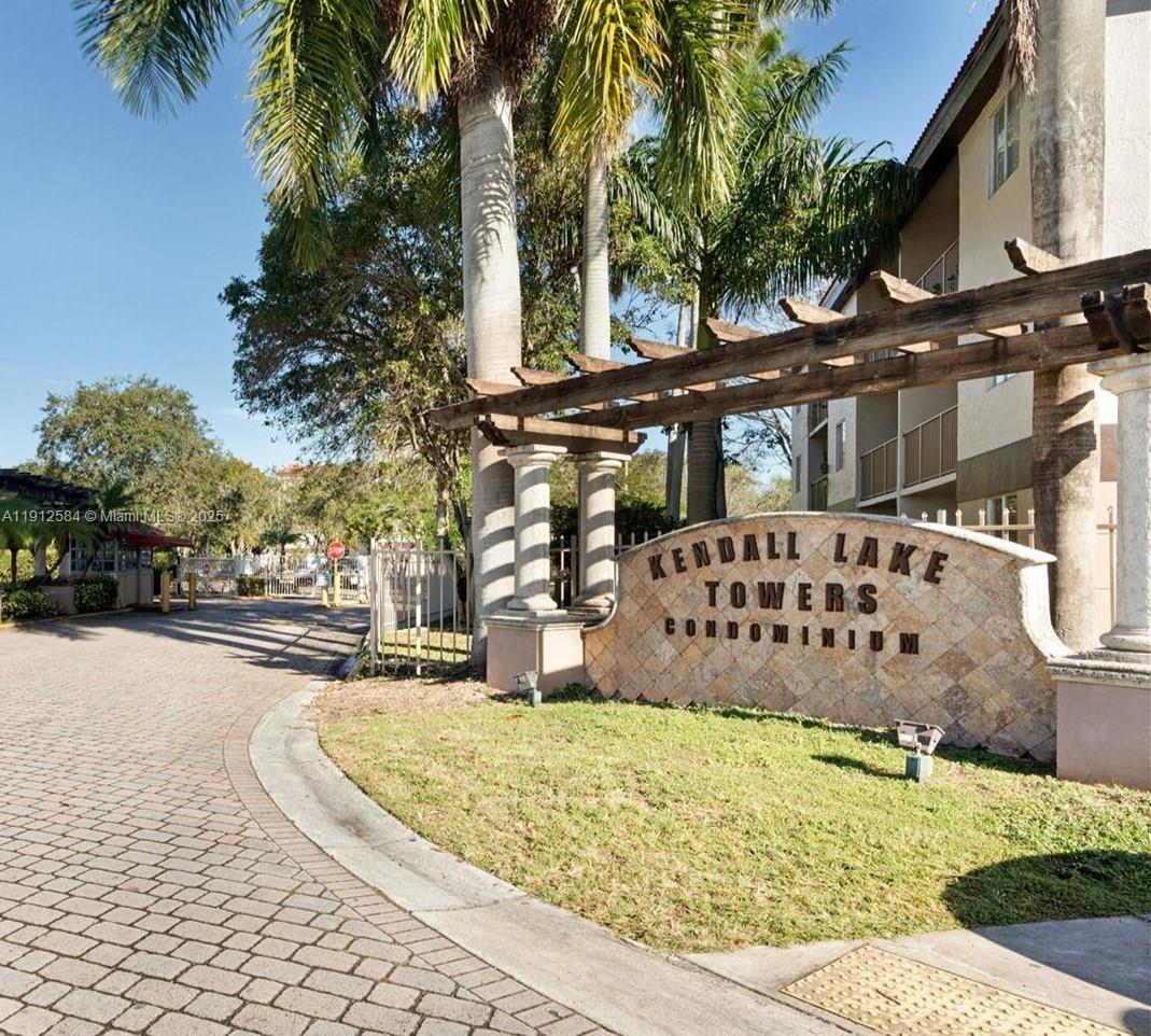 Kendall Lake Towers Condo