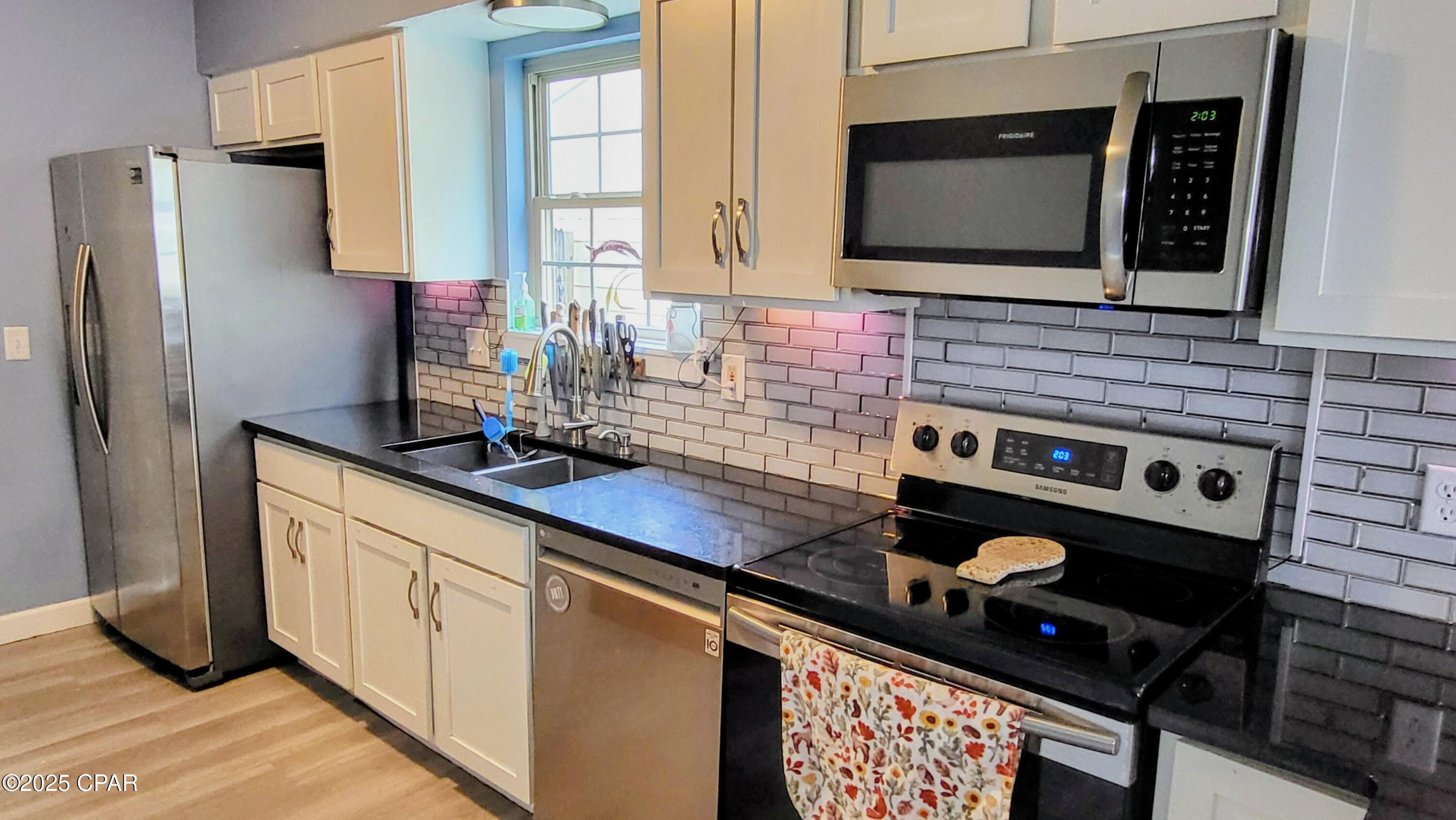 Image 8 For 4040 Woodridge Road