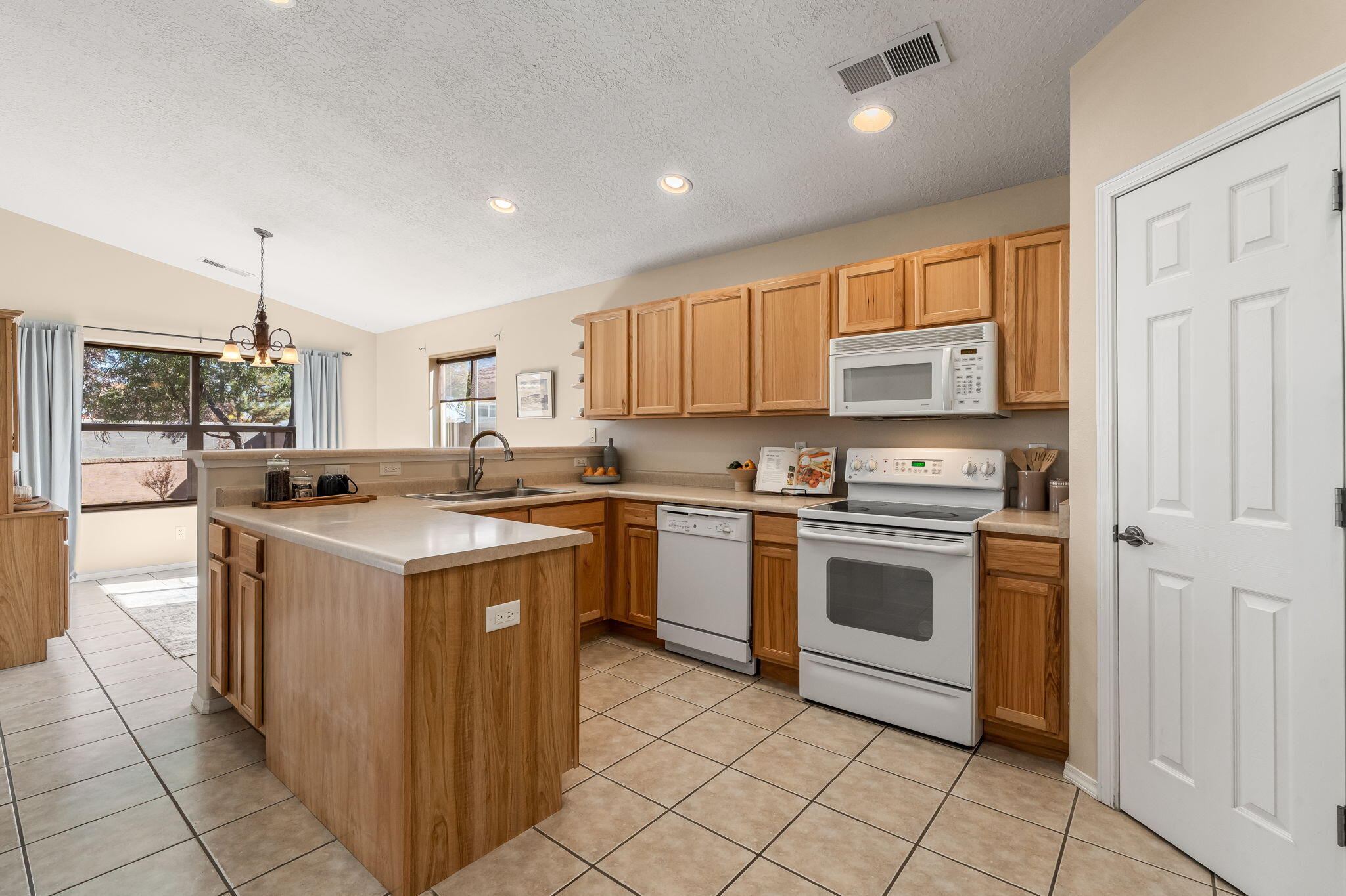 1208 Tecolote Way SE Kitchen