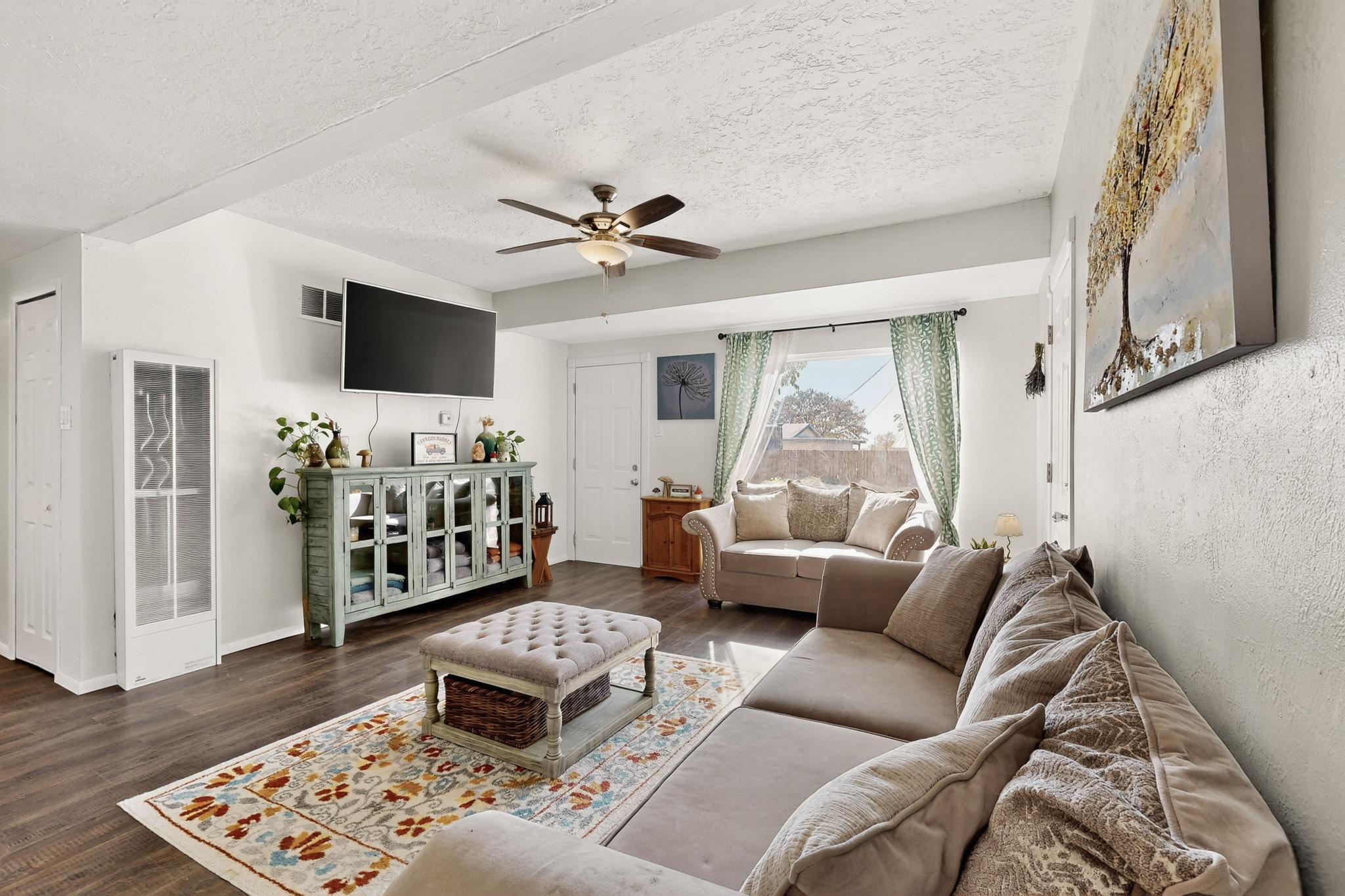 11504 Ralph Avenue NE Living Room