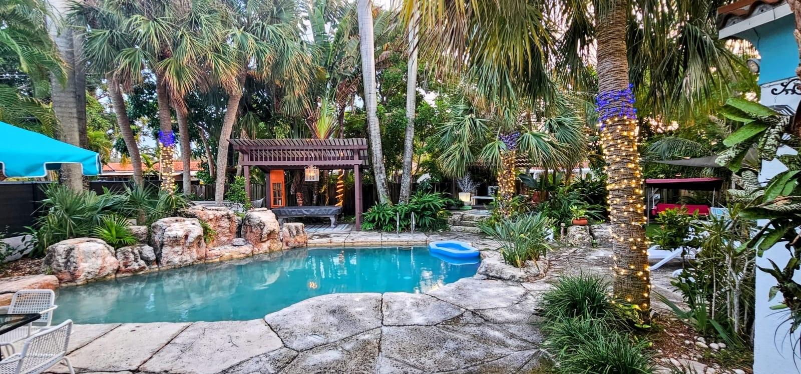 Hollywood Lakes Sec 1-32