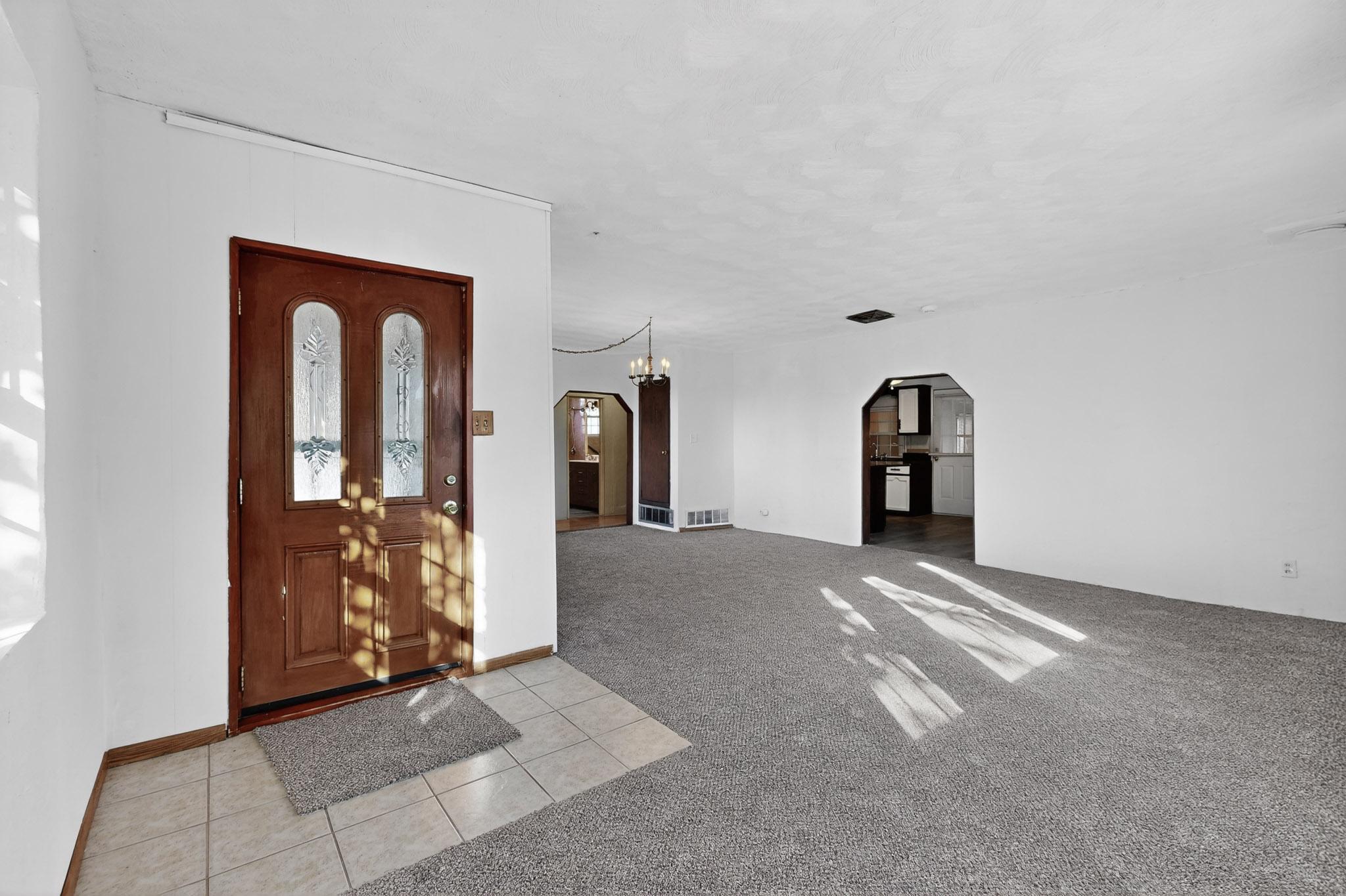 2715 Floral Road NW Living Room