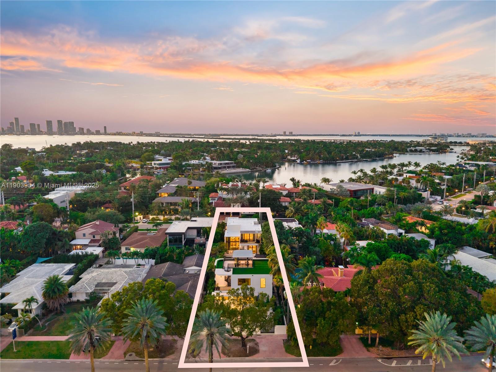 2053 Bay Rd Miami Beach, FL 33140