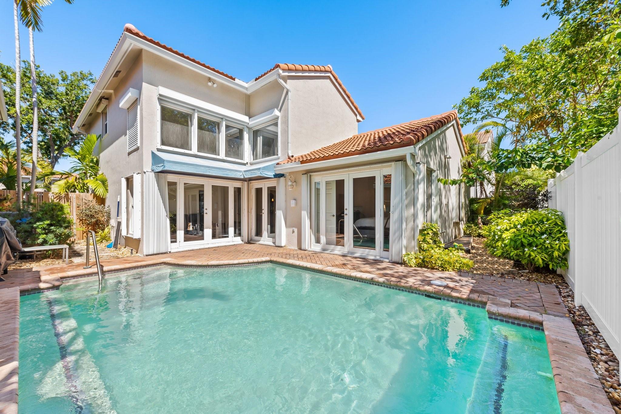 Homes for sale in Hollywood, FL | 975 Weeping Willow Way, Hollywood, FL 33019 | MLS# F10536136