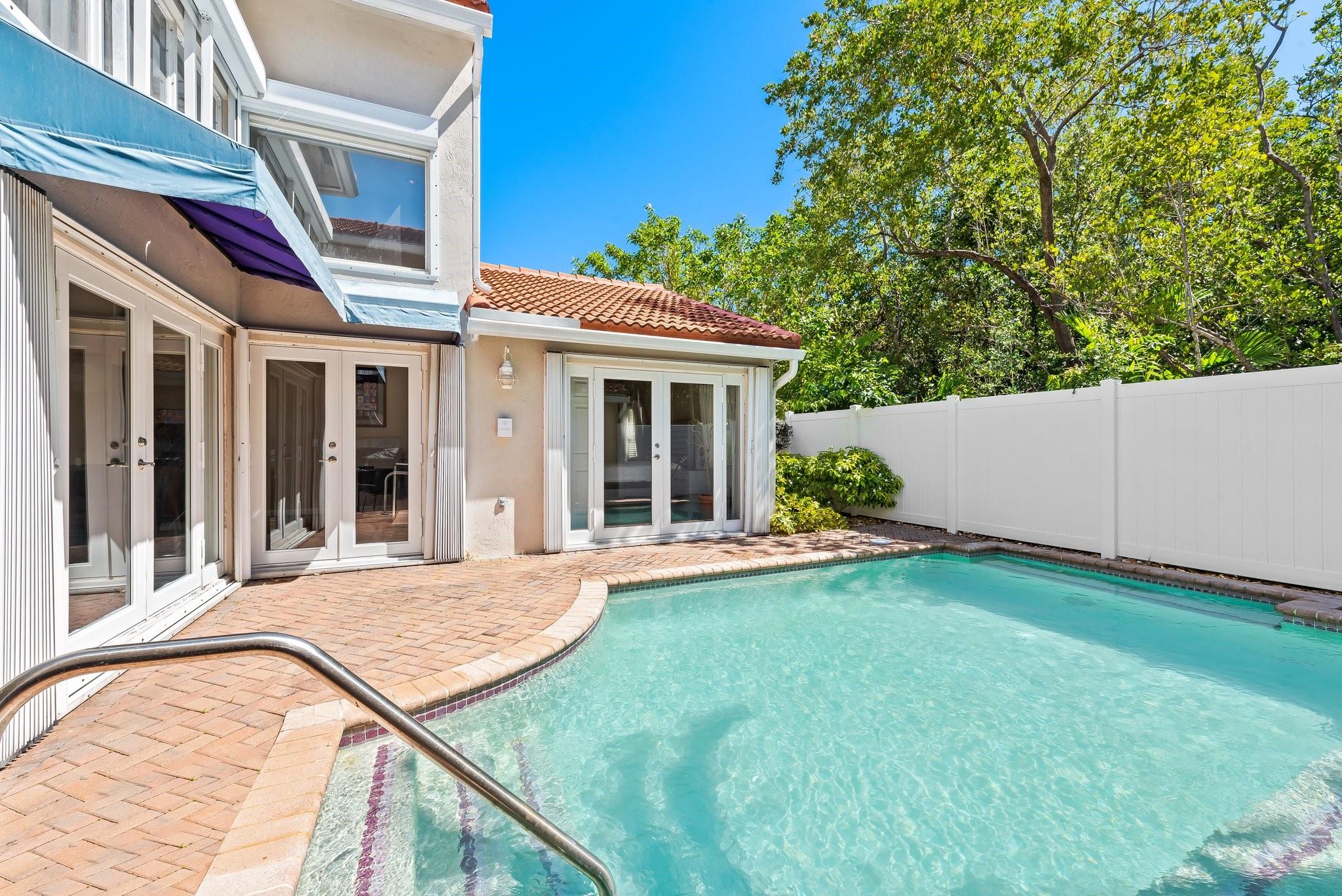 Homes for sale in Hollywood, FL | 975 Weeping Willow Way, Hollywood, FL 33019 | MLS# F10536136