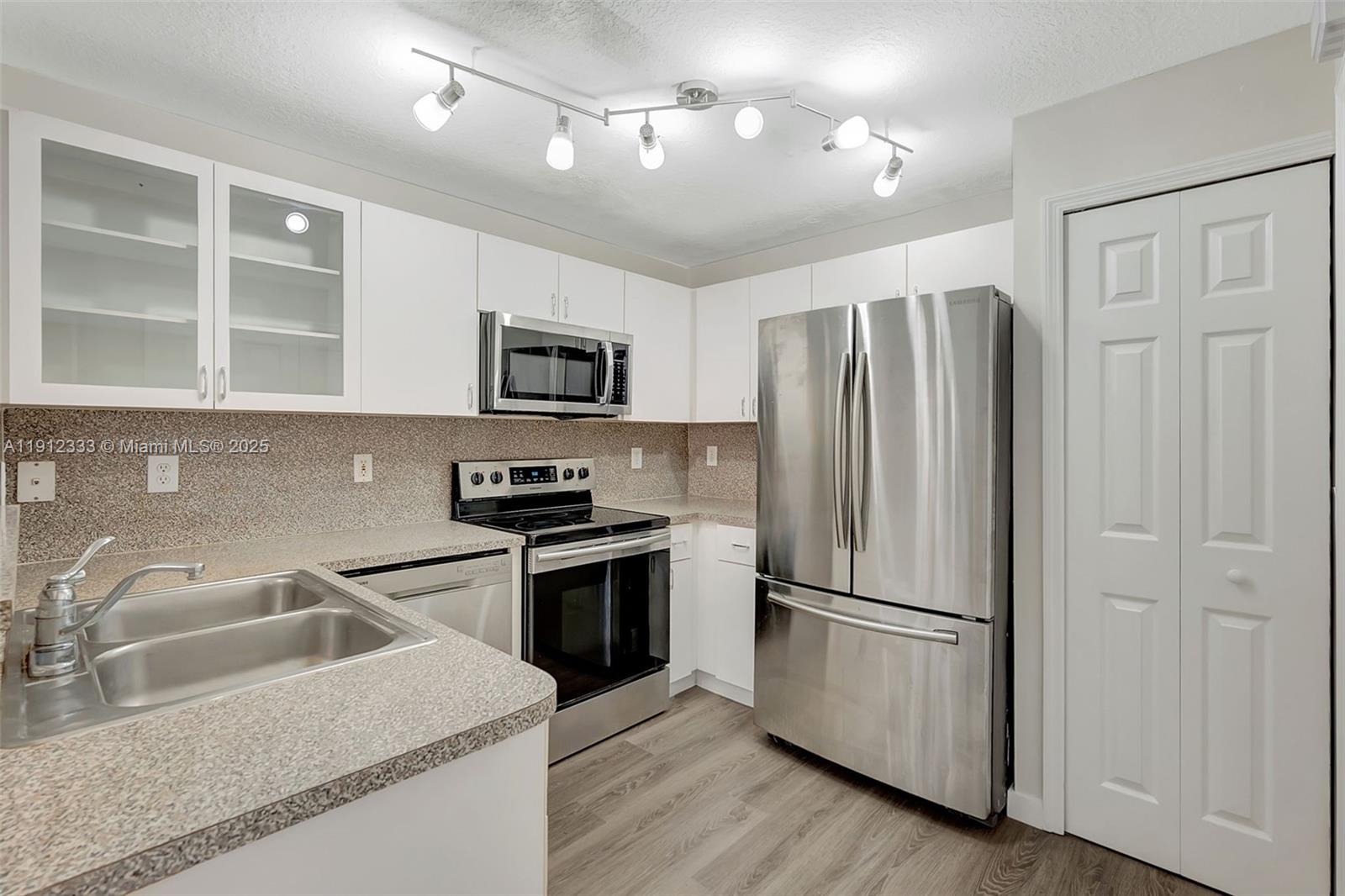 The Gates At Doral Isles