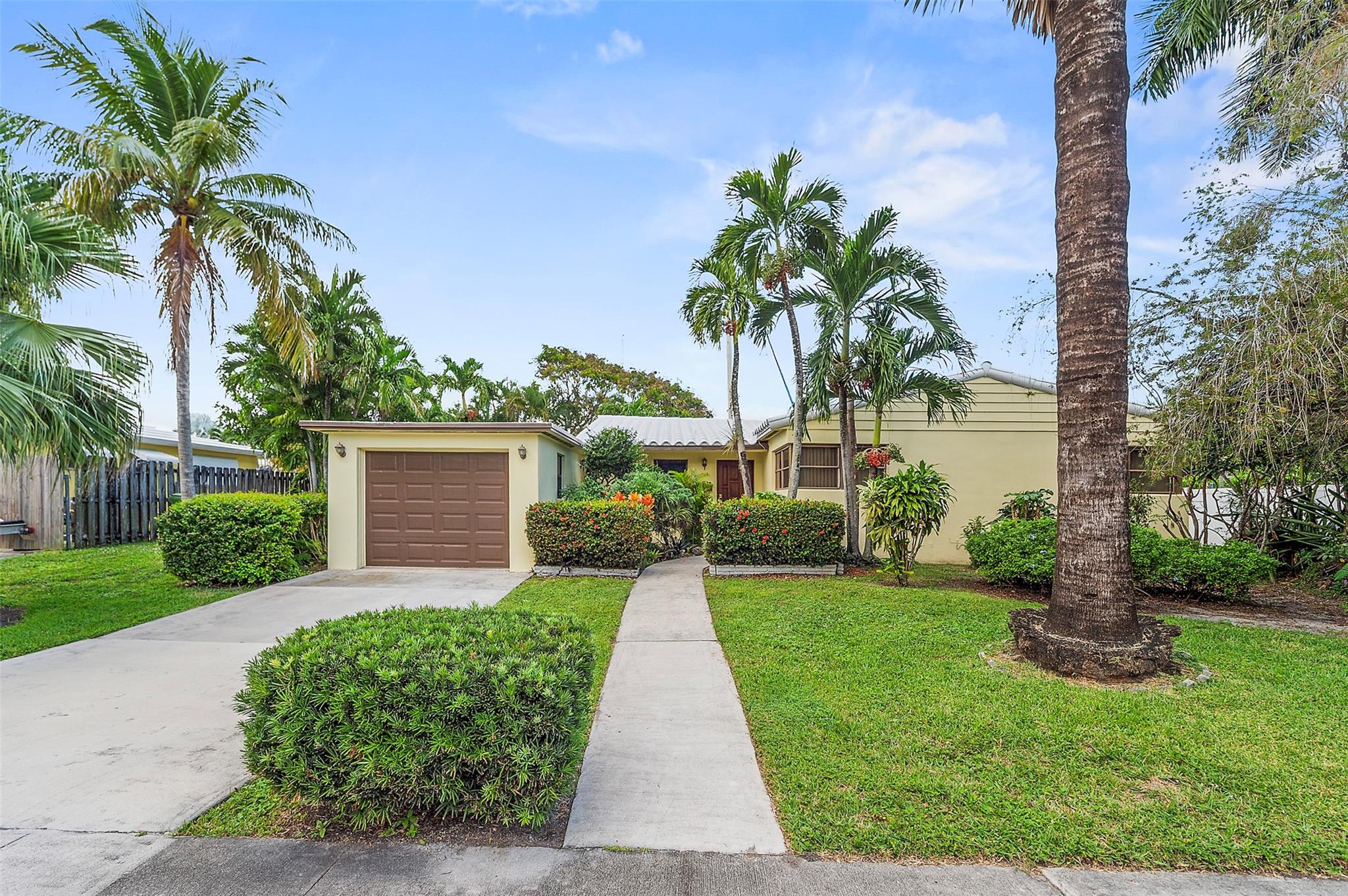 Homes for sale in Fort Lauderdale, FL | 909 Guava Isle, Fort Lauderdale, FL 33315 | MLS# F10536131