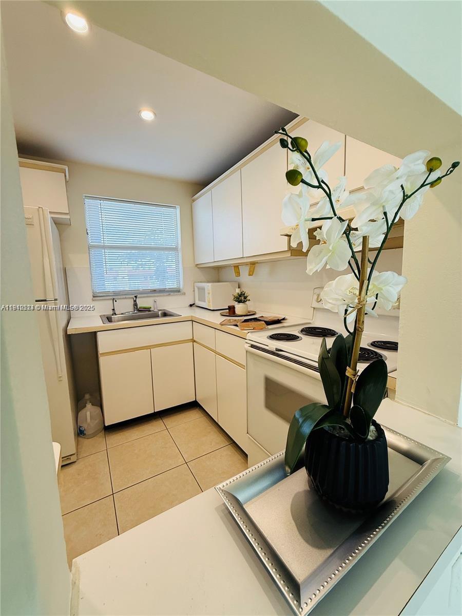 Sunrise Lakes 88 Condo