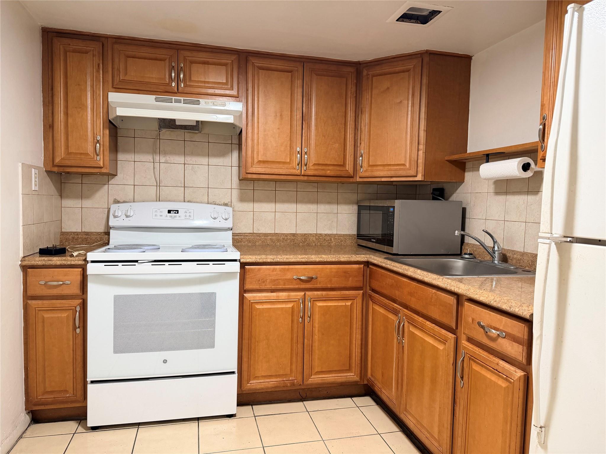 Hollywood South Side Add