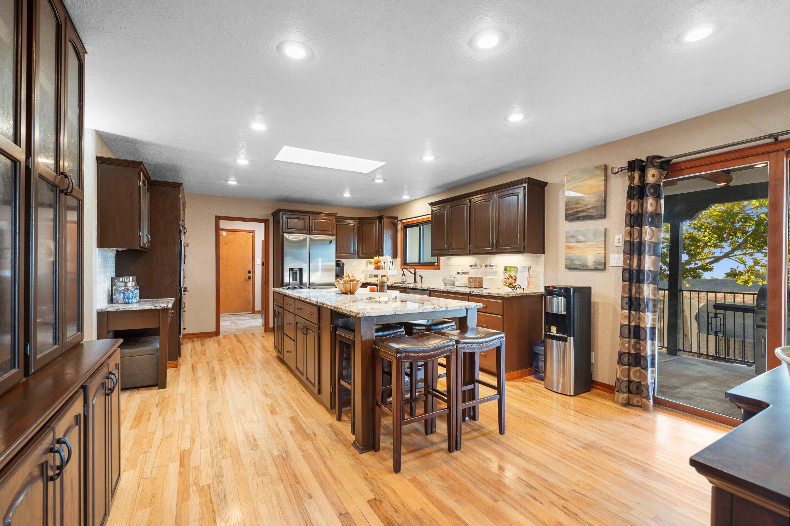 10809 Anaheim Avenue NE Kitchen