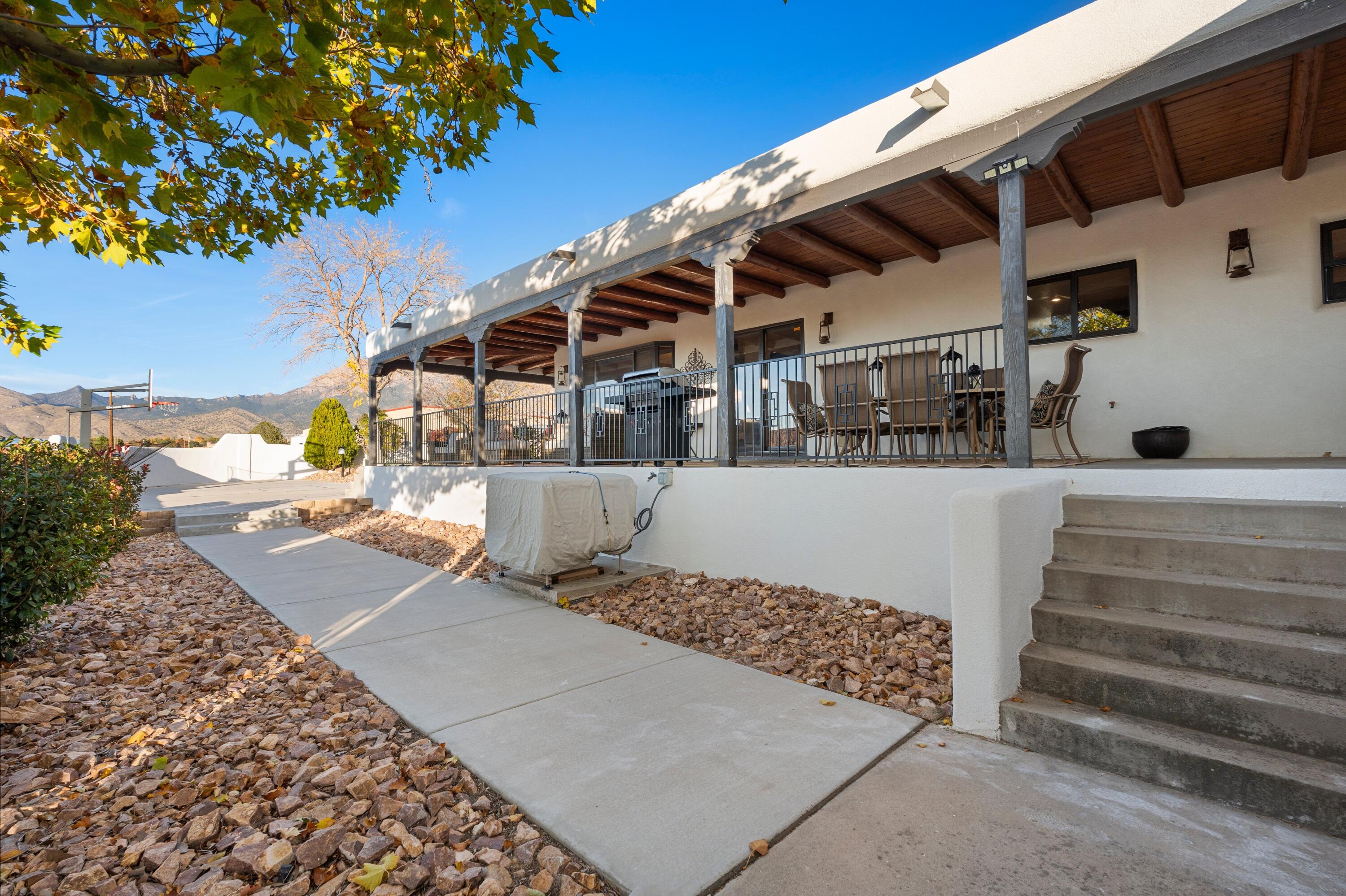 10809 Anaheim Avenue NE View