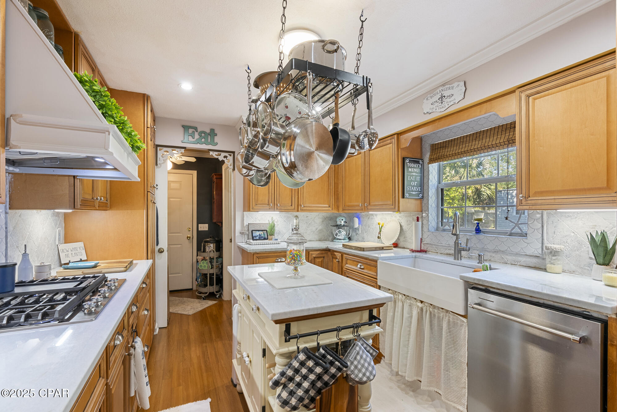 Image 15 For 902 Avenue D