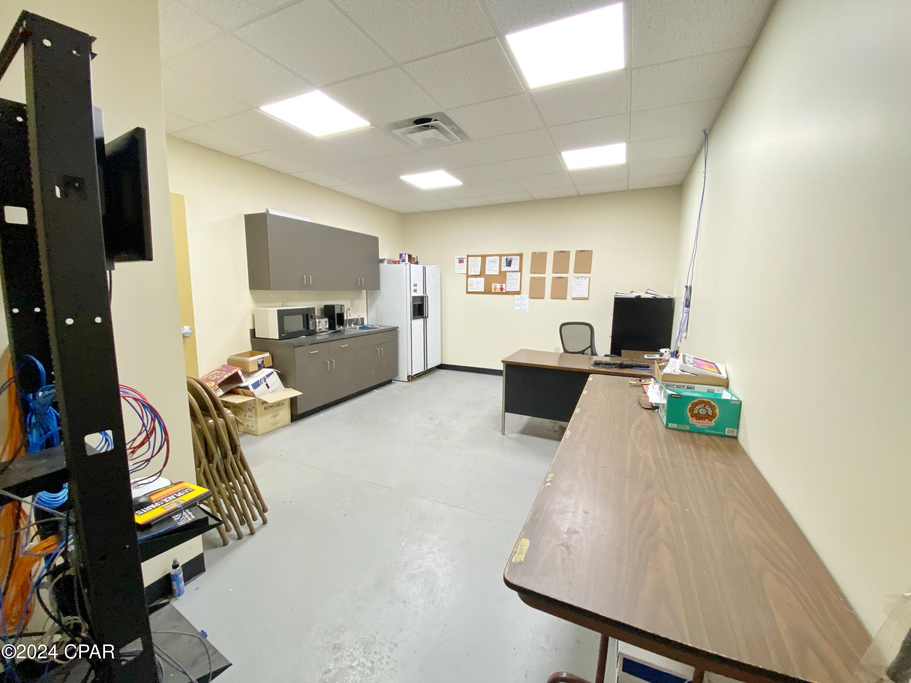 Listing photo id 15 for 1368 Blountstown Street