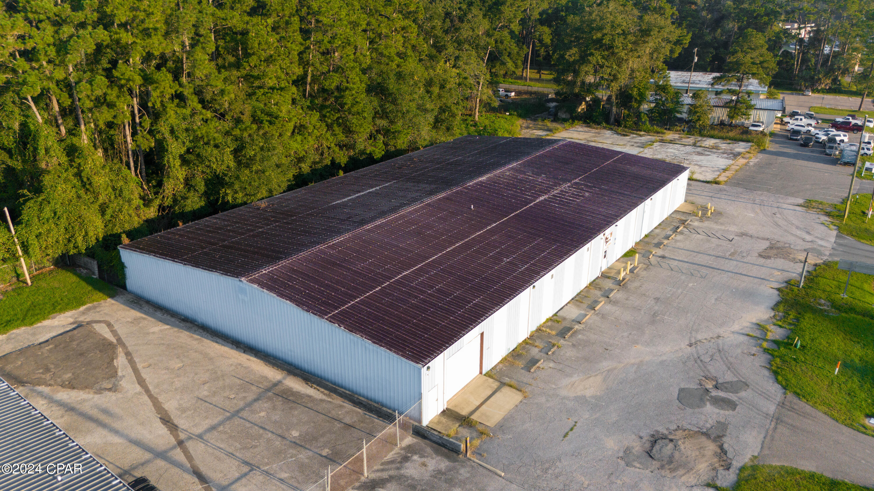 Listing photo id 25 for 1368 Blountstown Street