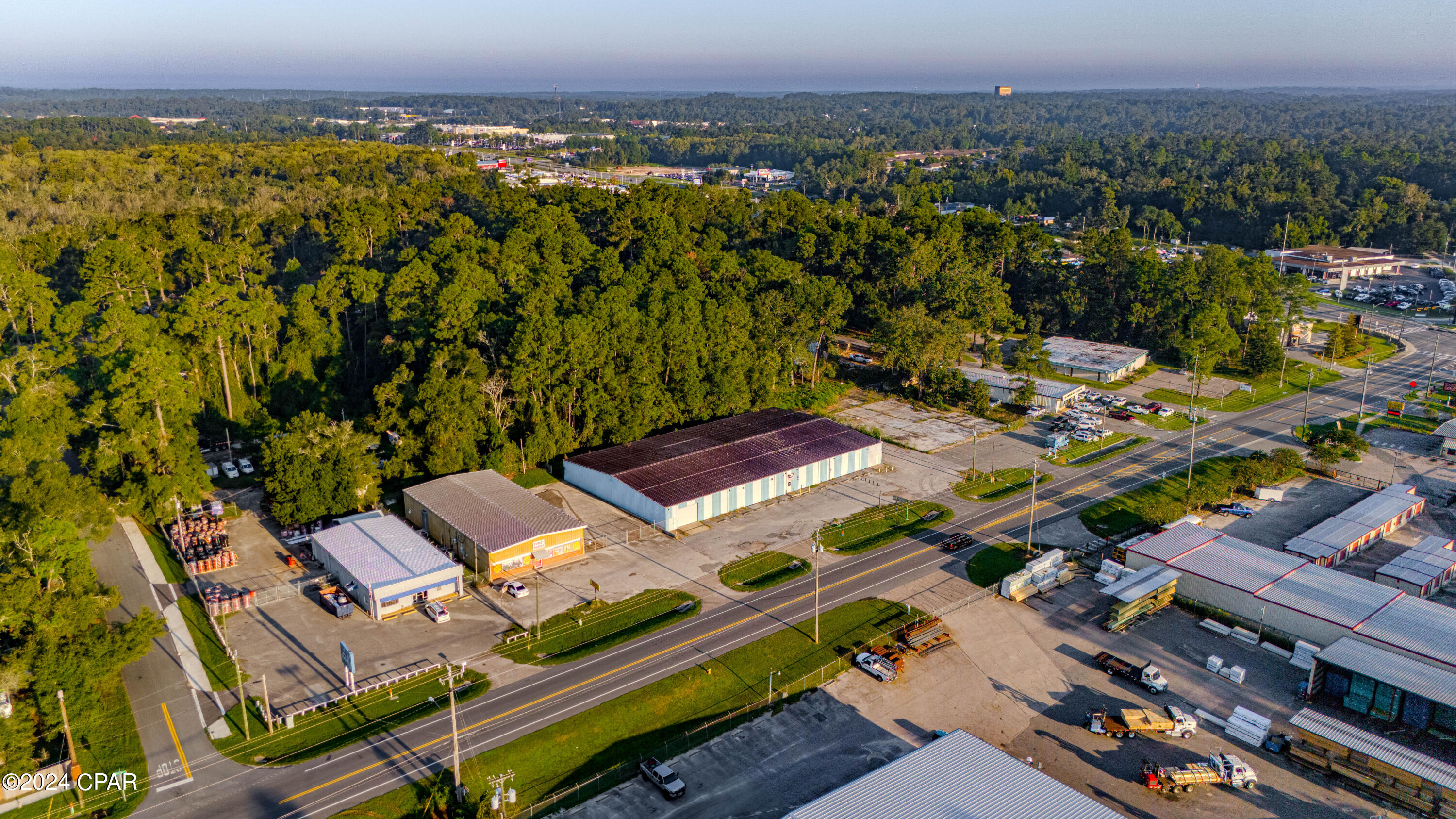 Listing photo id 29 for 1368 Blountstown Street