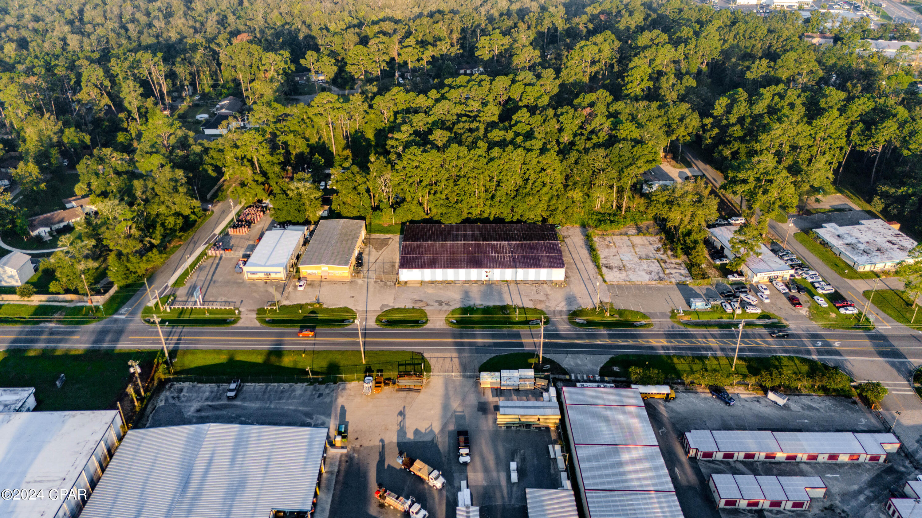 Listing photo id 3 for 1368 Blountstown Street