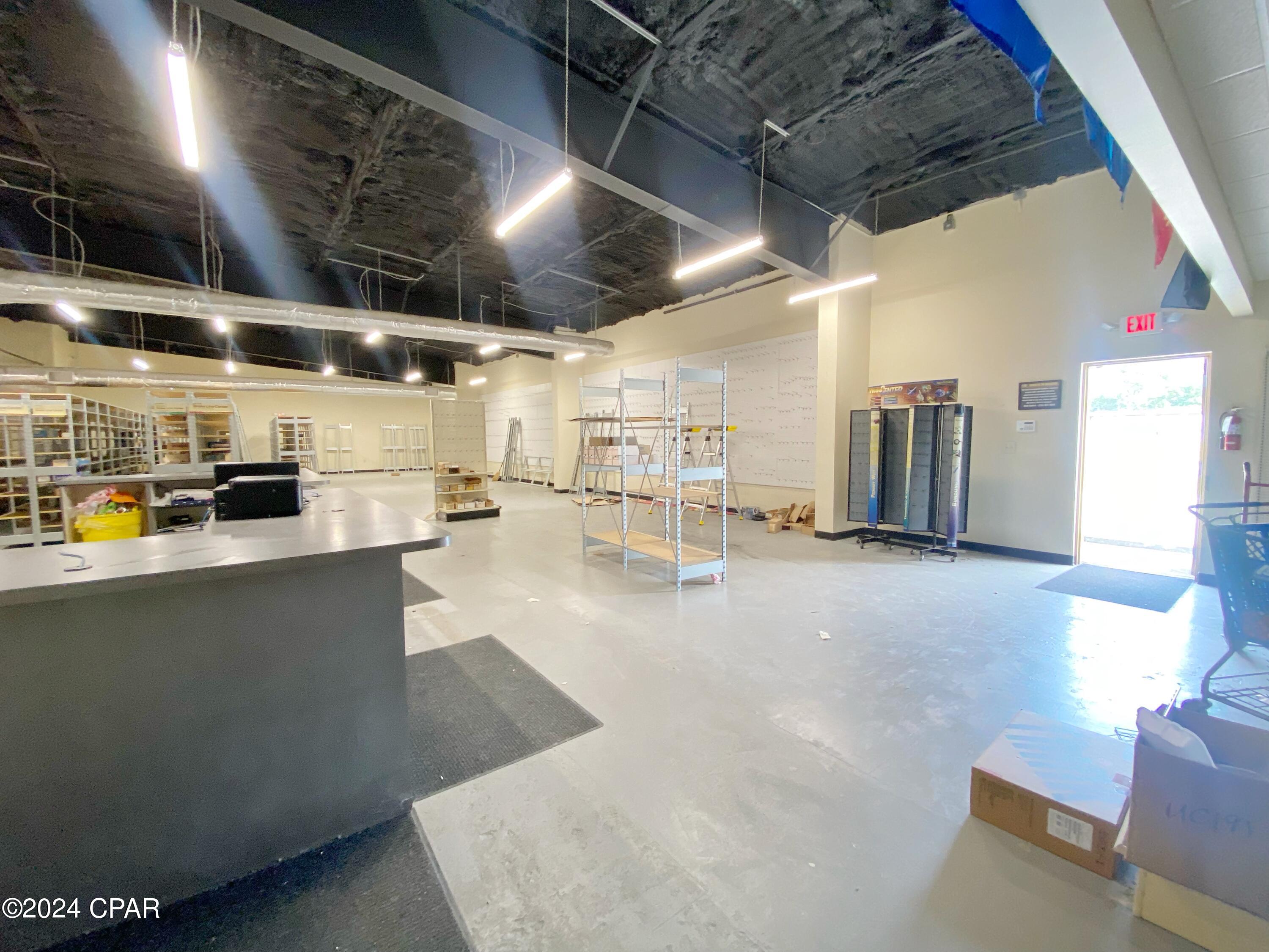 Listing photo id 8 for 1368 Blountstown Street