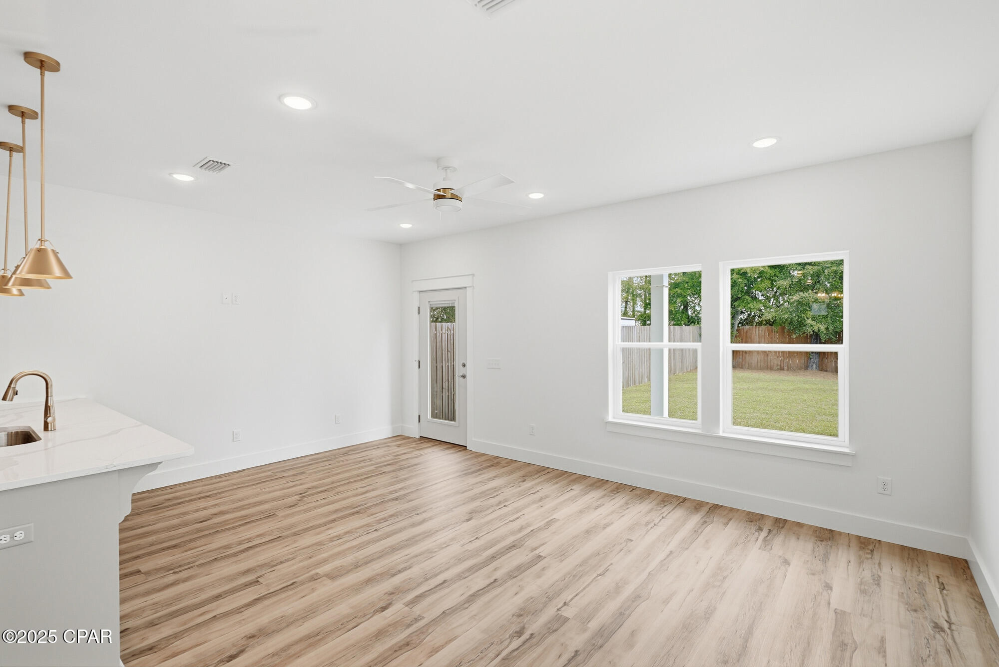 Image 11 For 924 Grace Avenue