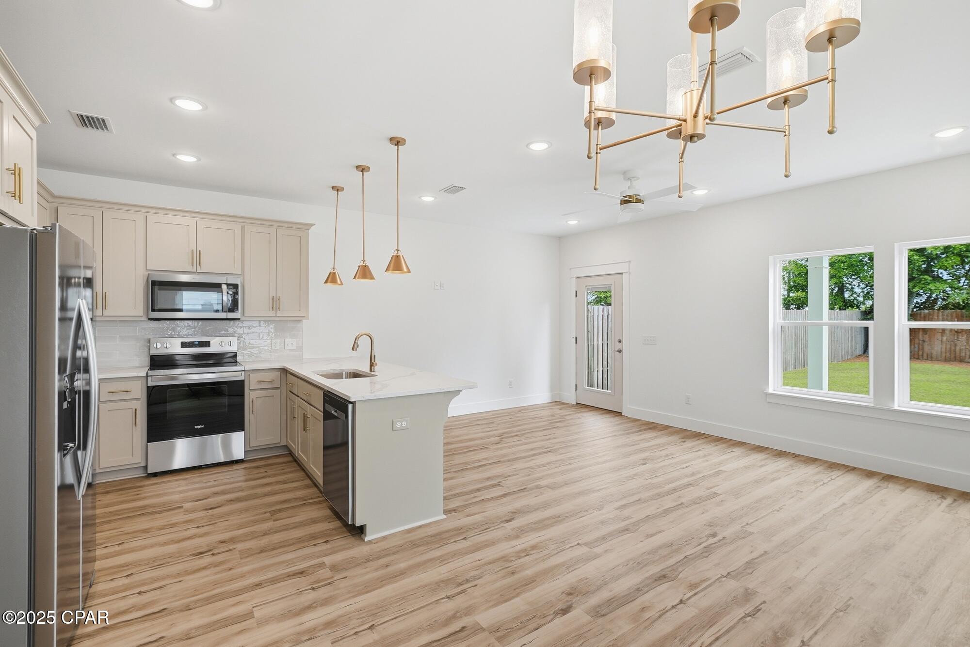 Image 16 For 924 Grace Avenue