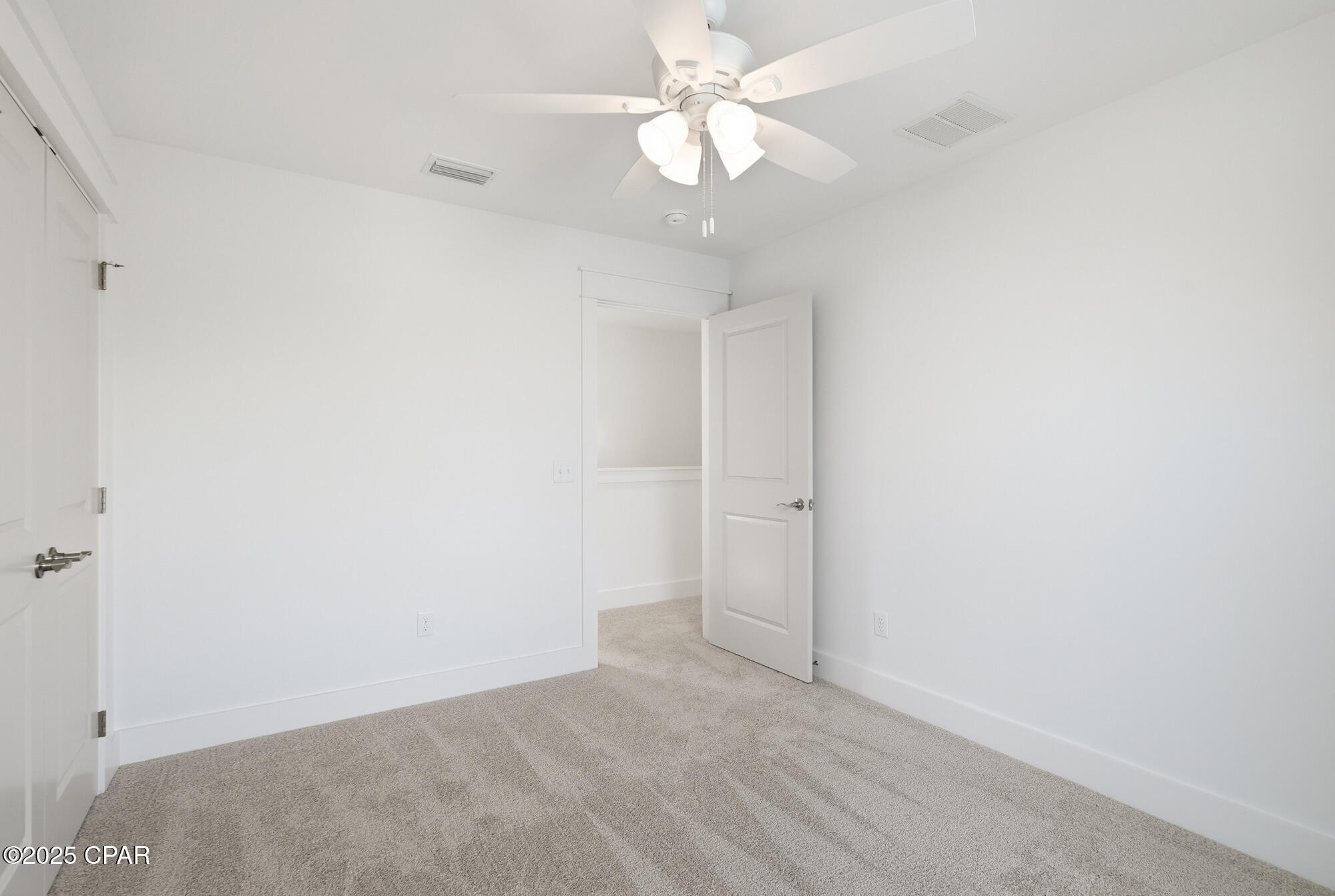 Image 24 For 924 Grace Avenue