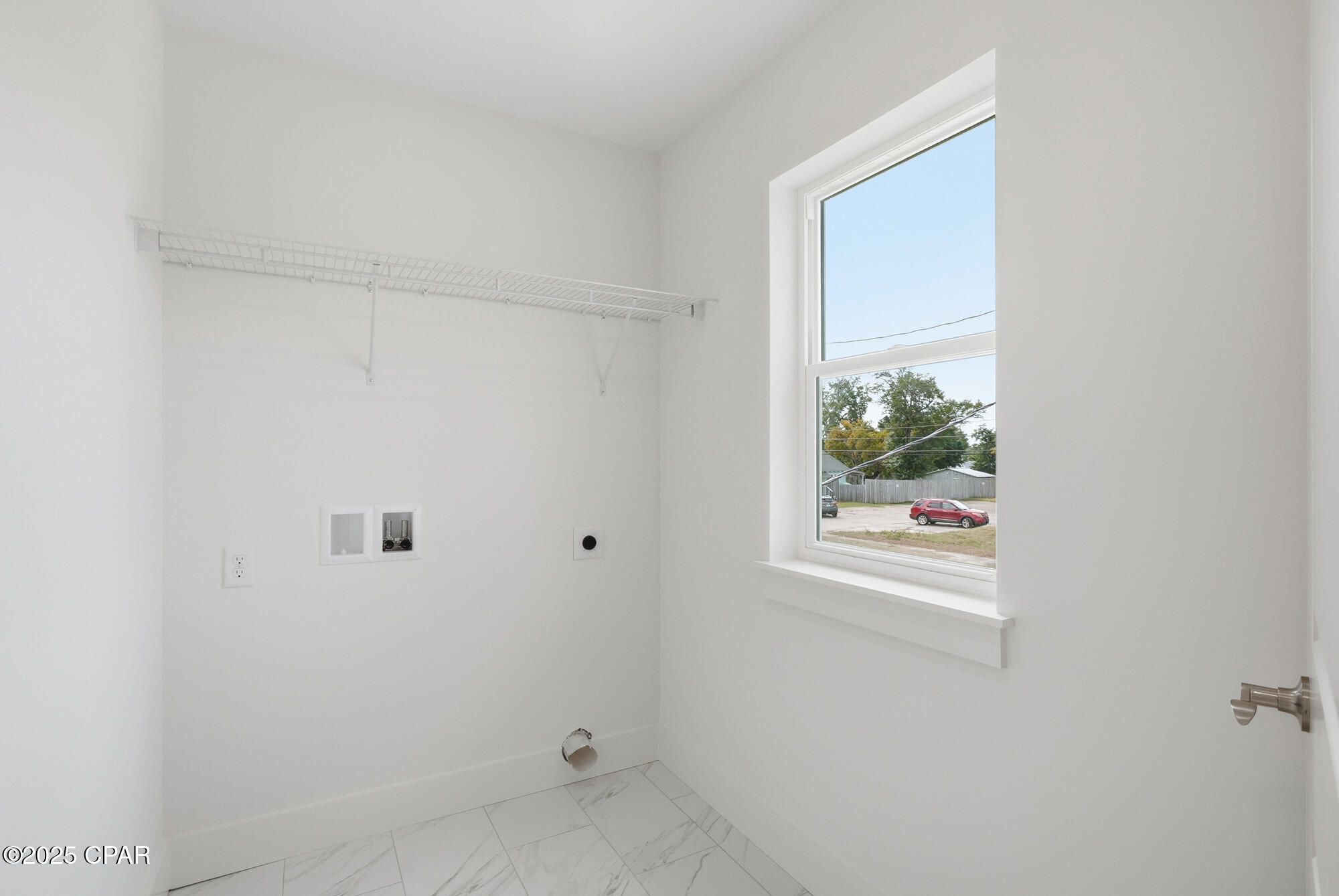 Image 25 For 924 Grace Avenue