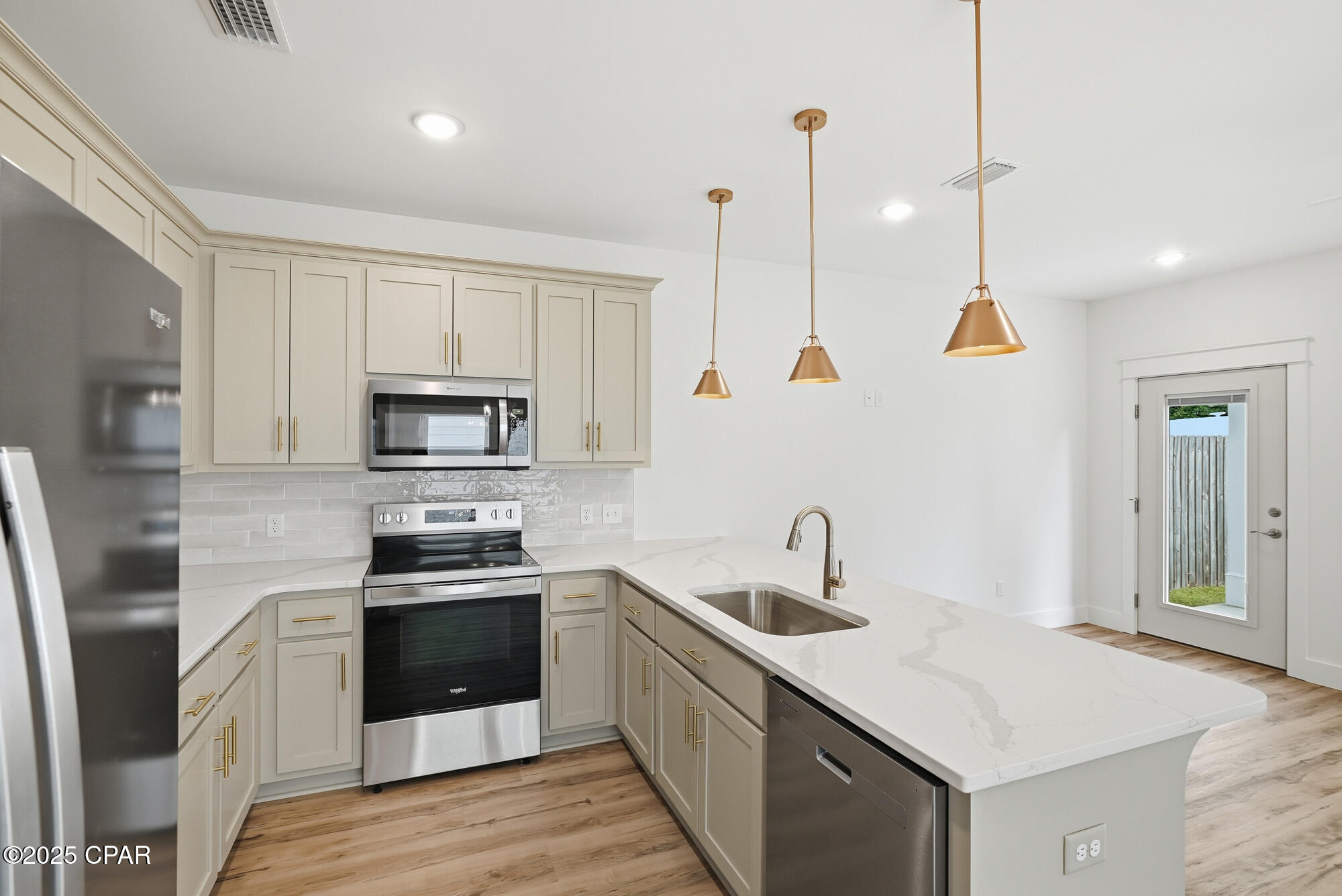 Image 9 For 924 Grace Avenue