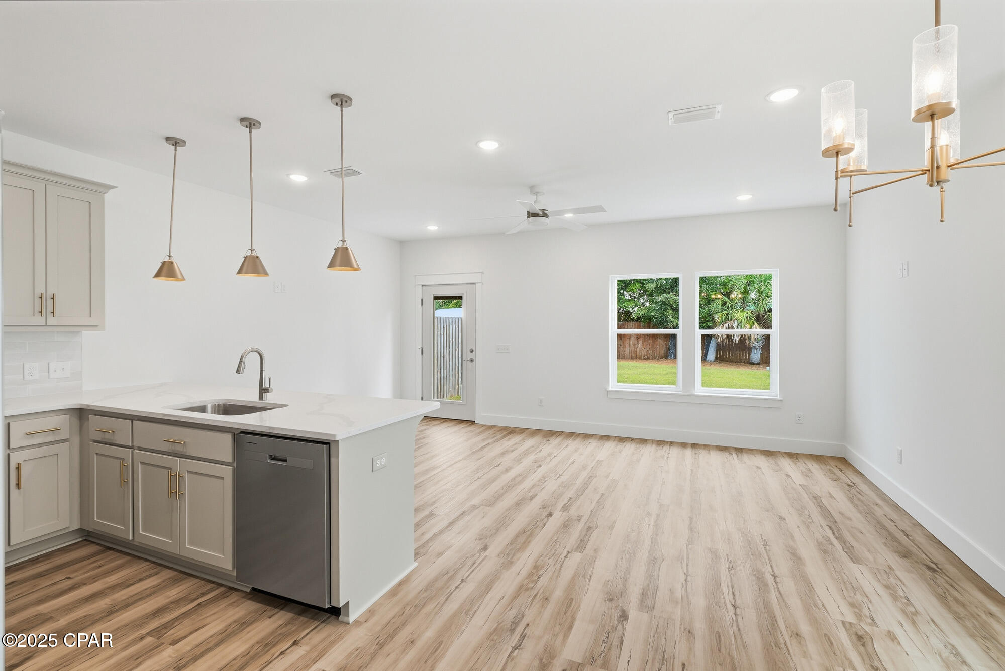 Image 9 For 924 Grace Avenue