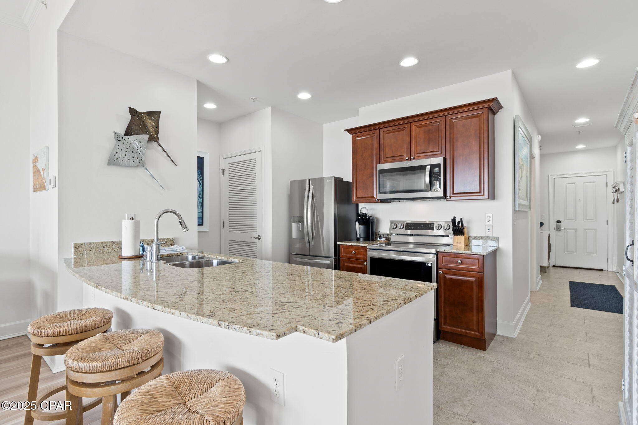 Listing photo id 16 for 4100 Marriott Drive 706