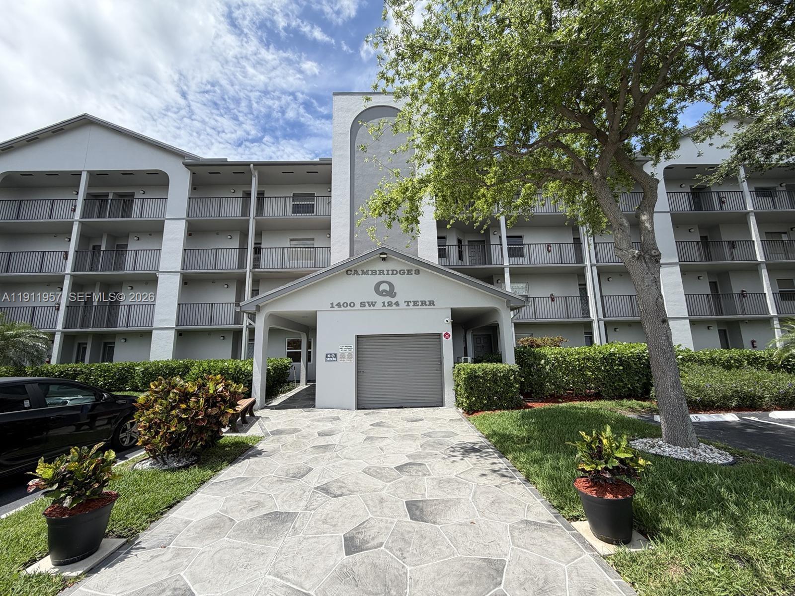 Cambridge At Century Vill