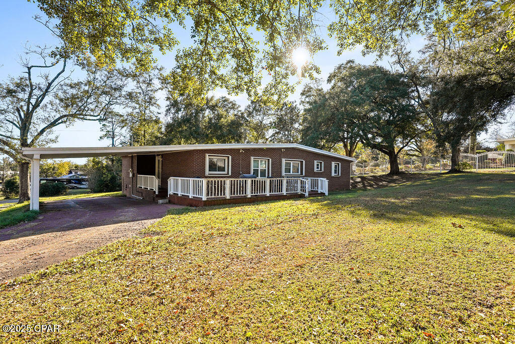 Listing photo id 12 for 203 Kansas Avenue