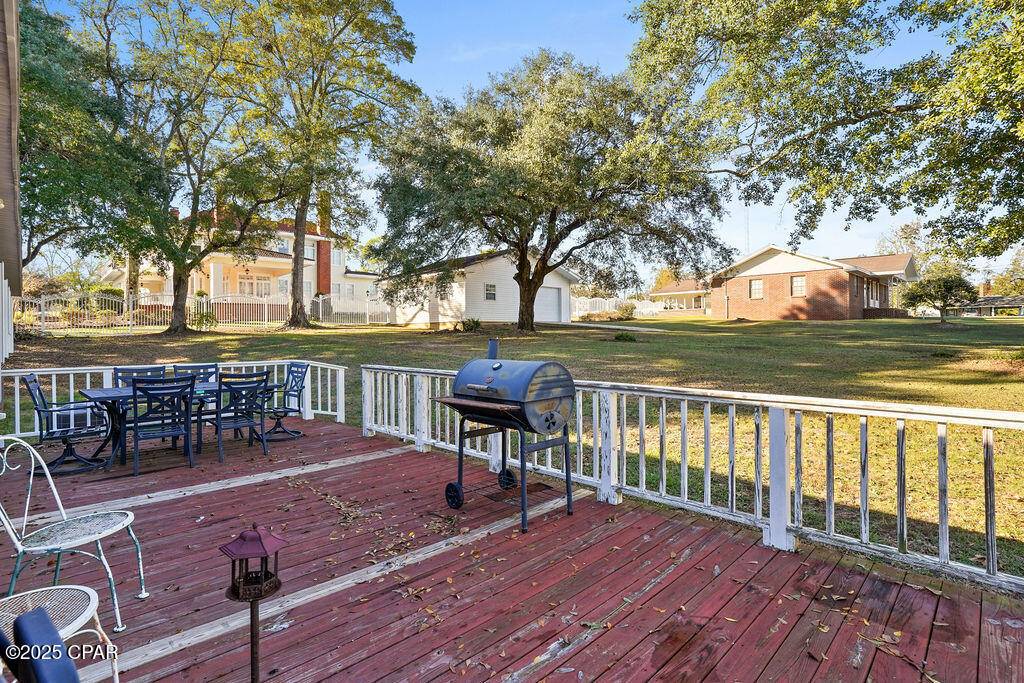 Listing photo id 13 for 203 Kansas Avenue