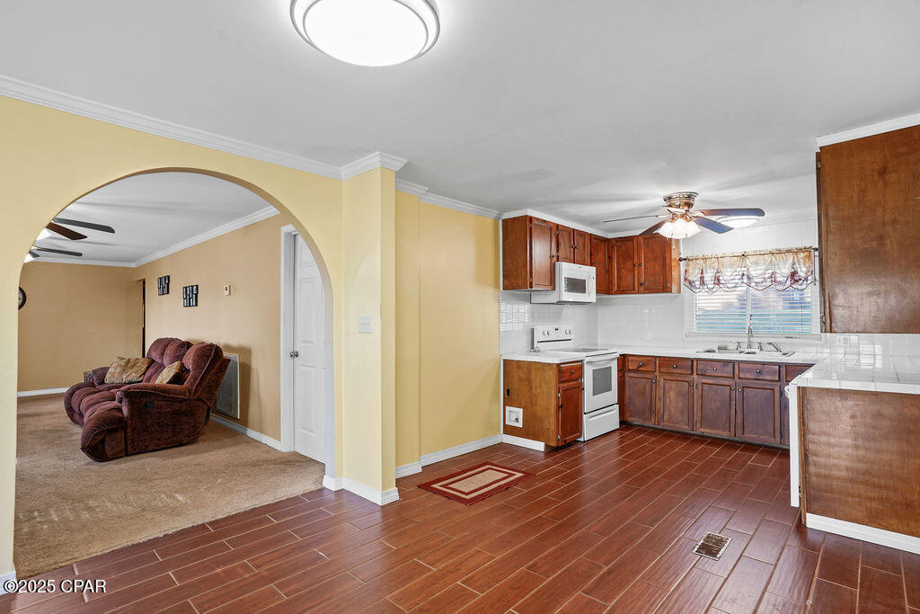 Listing photo id 21 for 203 Kansas Avenue