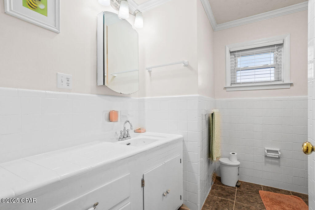 Image 38 For 203 Kansas Avenue