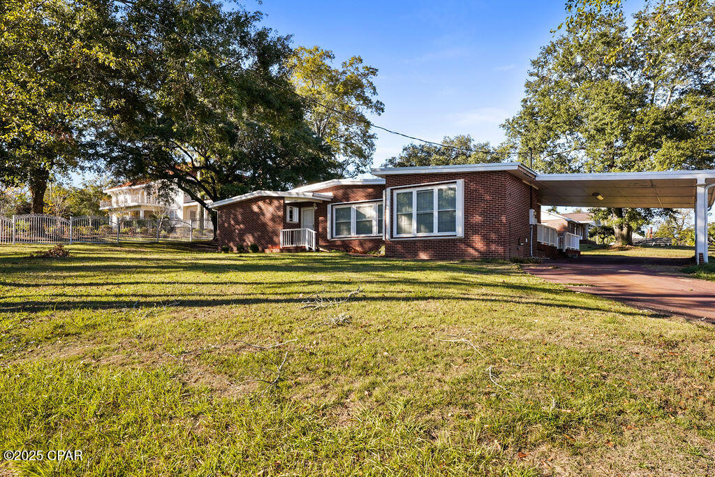 Listing photo id 5 for 203 Kansas Avenue