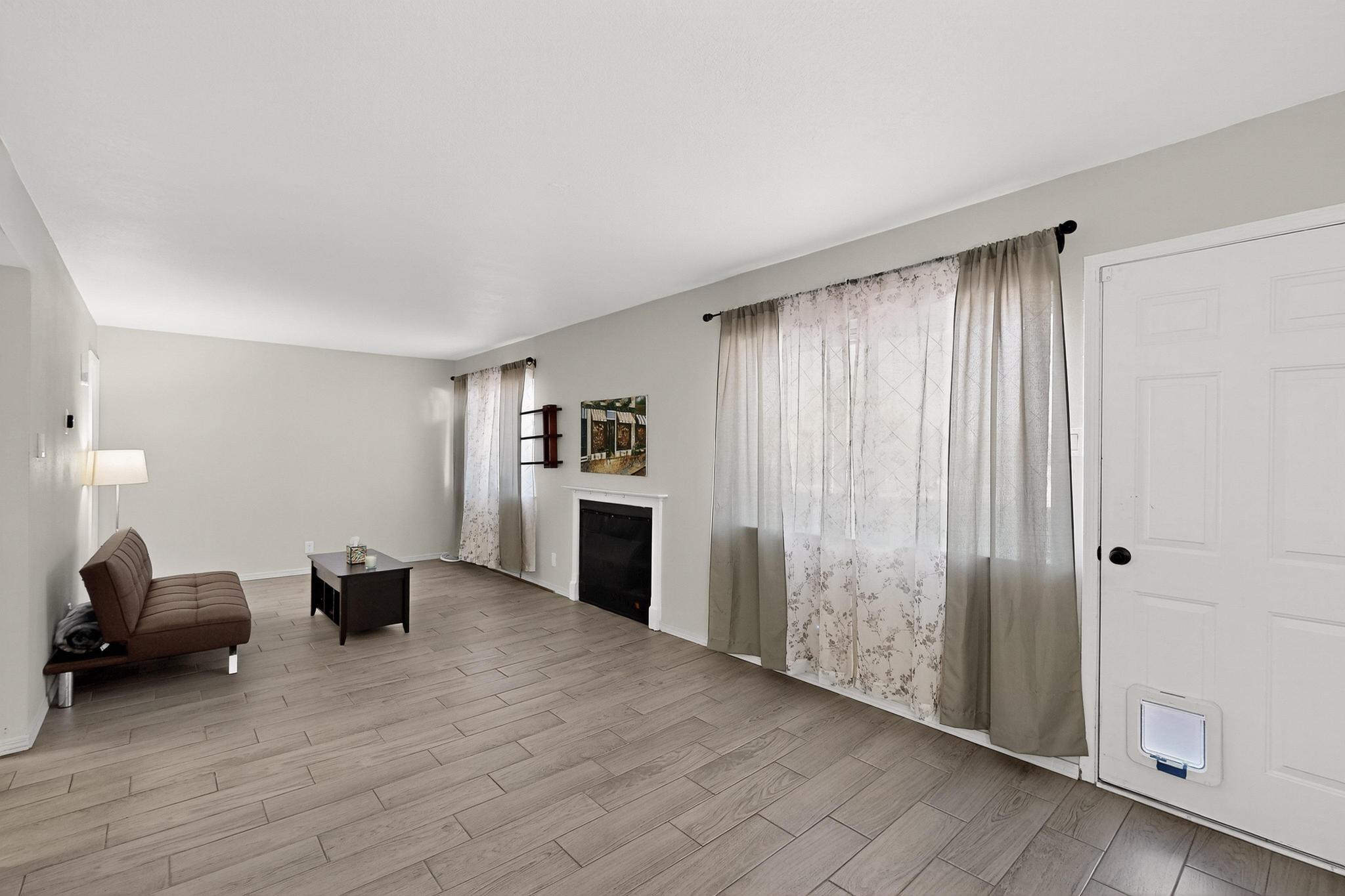 4200 Montgomery Boulevard NE 209 Living Room