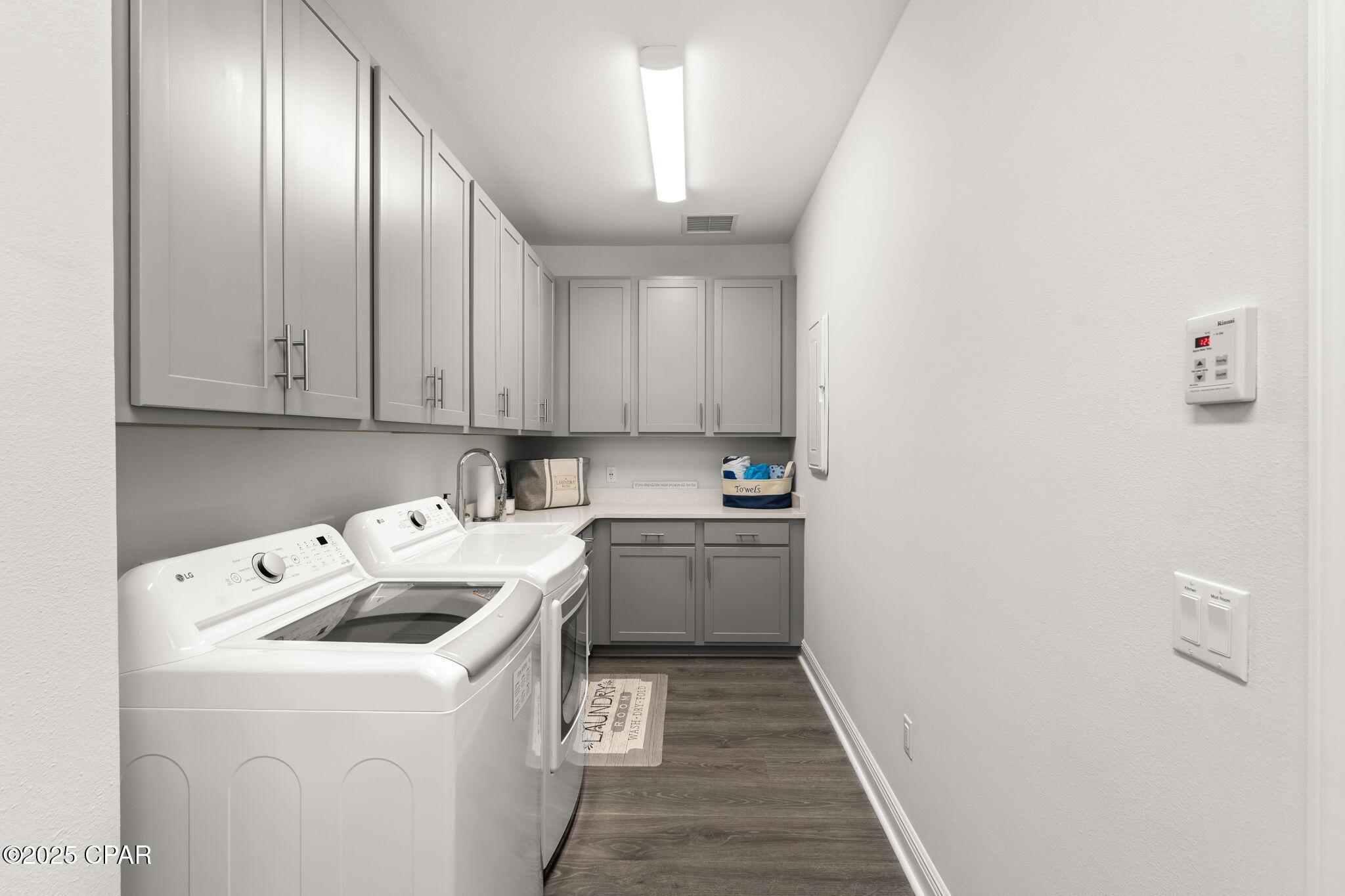 Image 17 For 8325 Fins Up Court